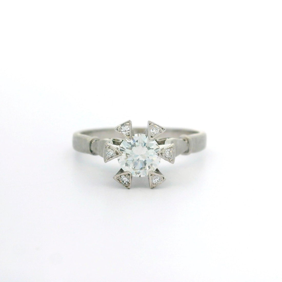 Vintage Platinum 0.57ctw Old Diamond Triangular Engagement Ring: Vintage Platinum 0.57ctw Old Diamond Triangular Engagement Ring This exquisite vintage engagement ring features a stunning triangular prong setting with a total carat weight of approximately 0.57ctw. 