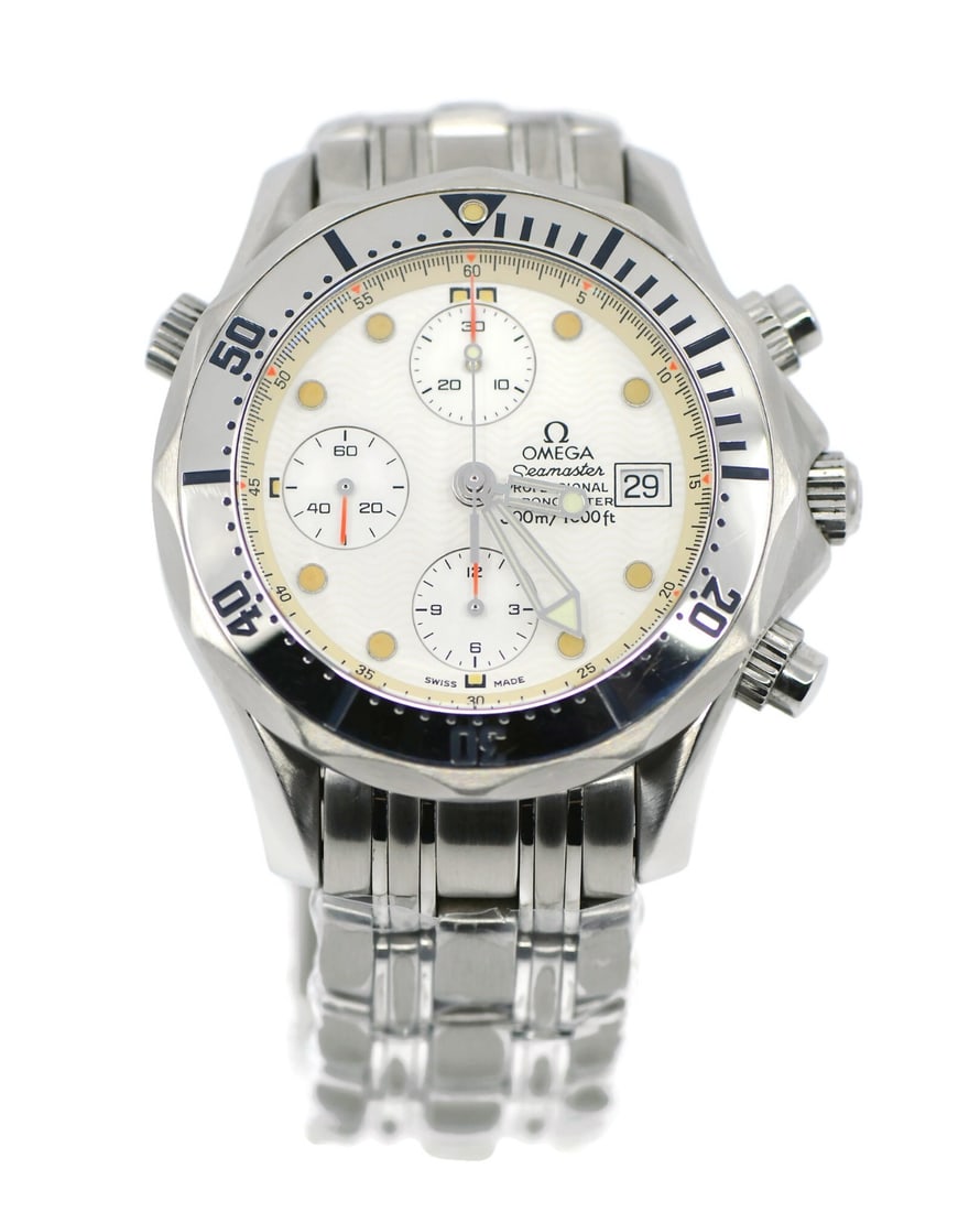 Omega Seamaster 2598.20 Stainless Steel Automatic Chronograph 42mm Watch with Box: Omega Seamaster 2598.20 Stainless Steel Automatic Chronograph 42mm Watch with Box This Omega Seamaster Chronograph wristwatch features a mechanical automatic movement and a stainless steel case measur