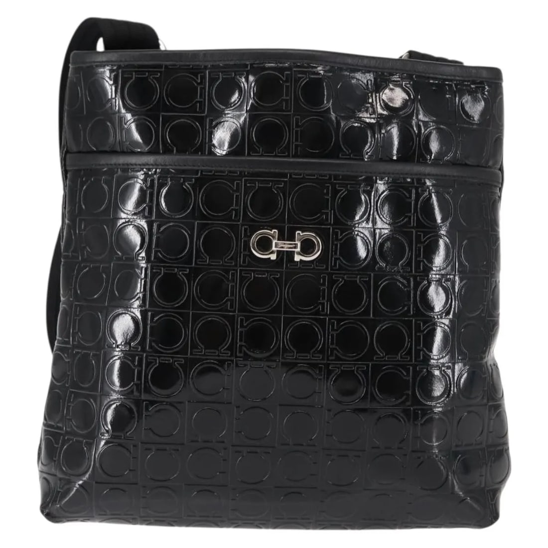 Black Patent Leather Shoulder Bag Salvatore Ferragamo Gancini: Black Patent Leather Shoulder Bag Salvatore Ferragamo Gancini This Salvatore Ferragamo Gancini shoulder bag is crafted from black patent leather and features a sleek, feminine design. The bag is pre-o