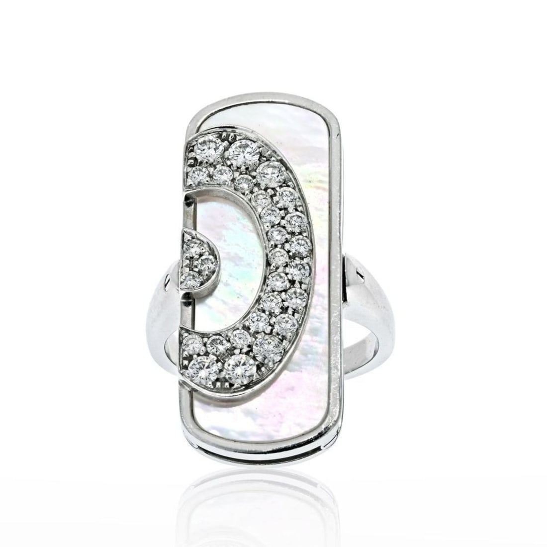 Bvlgari 18K White Gold Diamond Cocktail Ring Mother Of Pearl Size 7: Bvlgari 18K White Gold Diamond Cocktail Ring Mother Of Pearl Size 7 This exquisite Bvlgari cocktail ring is a stunning blend of elegance and sophistication. Crafted from 18K white gold, it features a 