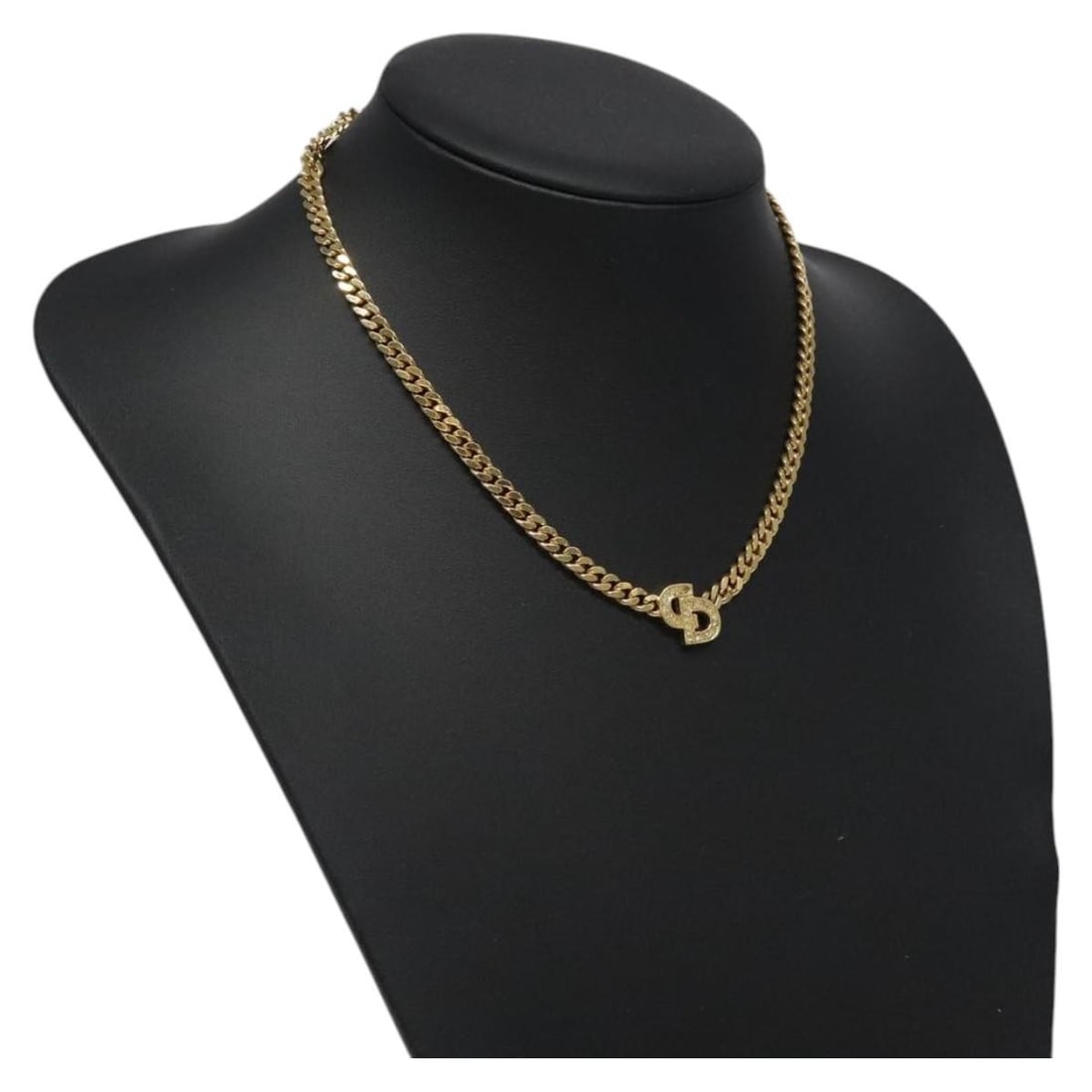 Christian Dior Gold Metal Necklace 16.1 inch: Christian Dior Gold Metal Necklace 16.1 inch This Christian Dior women's necklace features a gold-tone metal construction and measures approximately 41 cm (16.1 inches) in total length. The necklace i