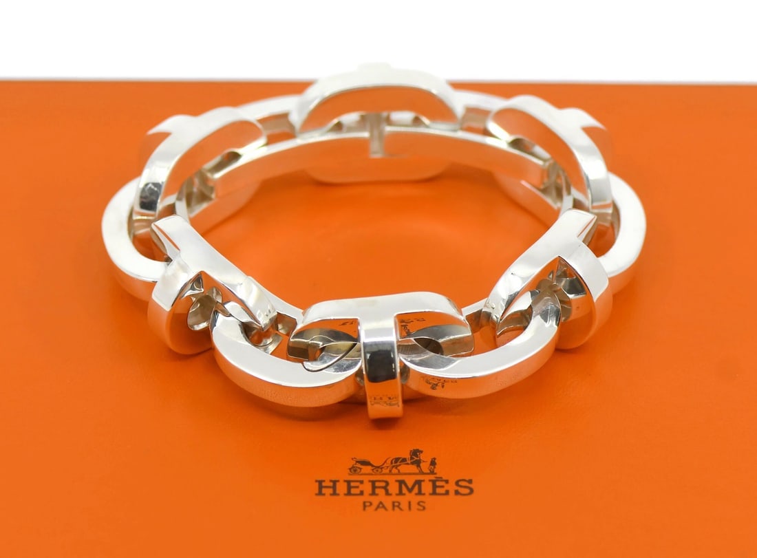 Hermes Largo GM 925 Sterling Silver Chain Bracelet with Box: Hermes Largo GM 925 Sterling Silver Chain Bracelet with Box This Hermes Largo GM bracelet features a bold chain design crafted in sterling silver with a 925 metal purity. The bracelet measures 8 inche
