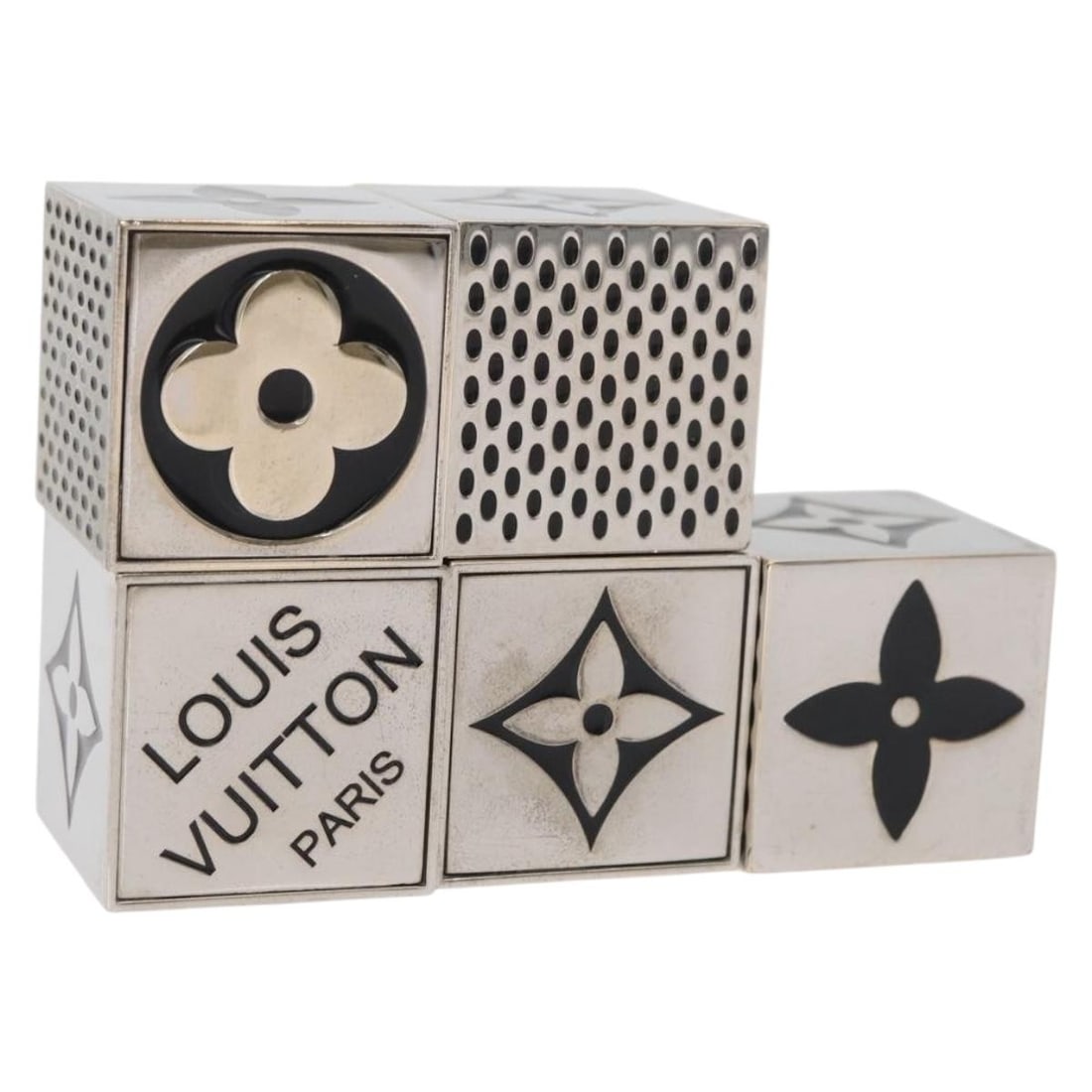 Louis Vuitton M99454 silver metal cube game with box: Louis Vuitton M99454 silver metal cube game with box This Louis Vuitton LV Cube Game is a stylish and collectible accessory crafted from silver-toned metal. Measuring approximately 3 cm (1.2 inches) o