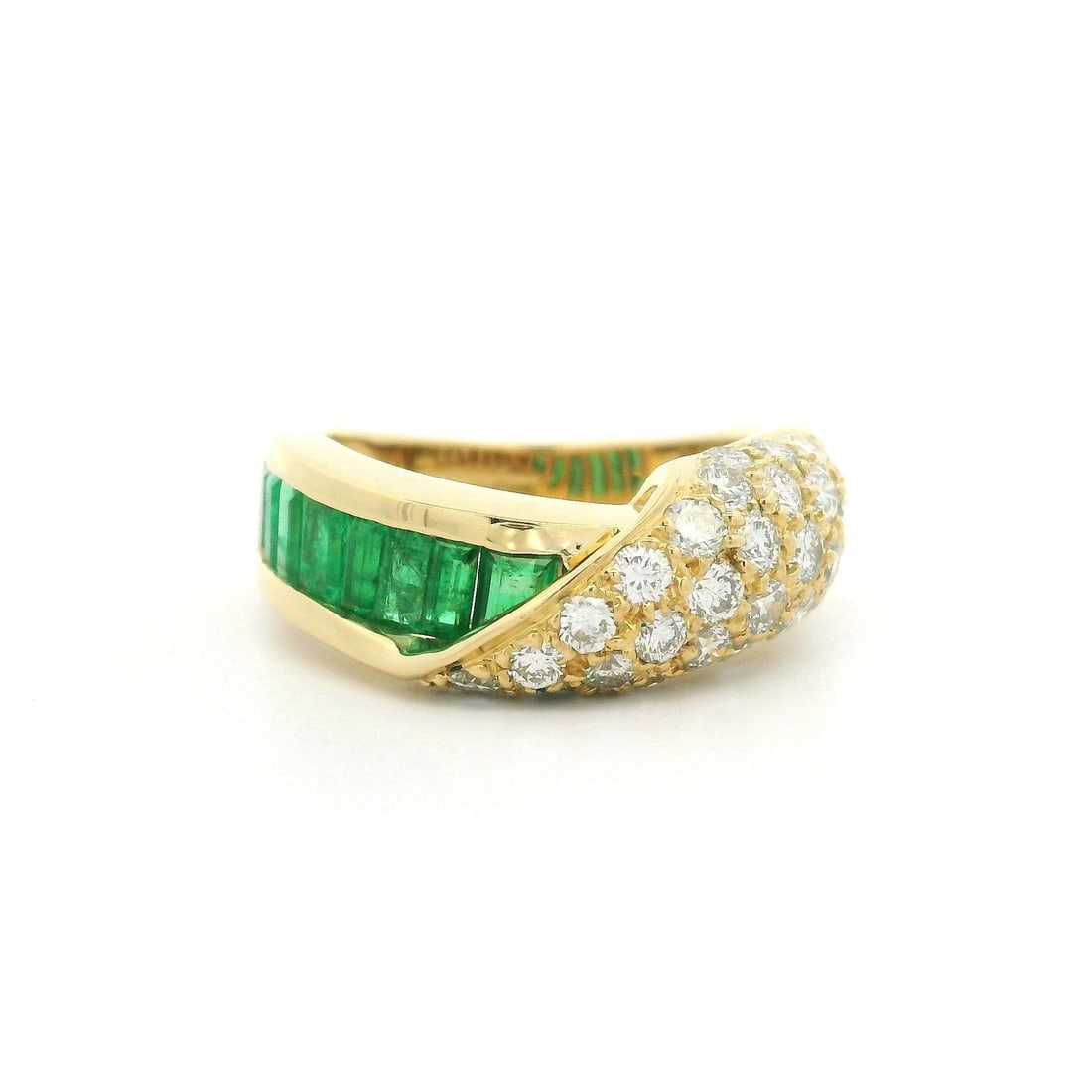 Charles Krypell 18k Yellow Gold Emerald Diamond Band Ring: Charles Krypell 18k Yellow Gold Emerald Diamond Band Ring Elevate your jewelry collection with this exquisite Vintage C. Krypell band ring, crafted in solid 18k yellow gold. This stunning piece featur