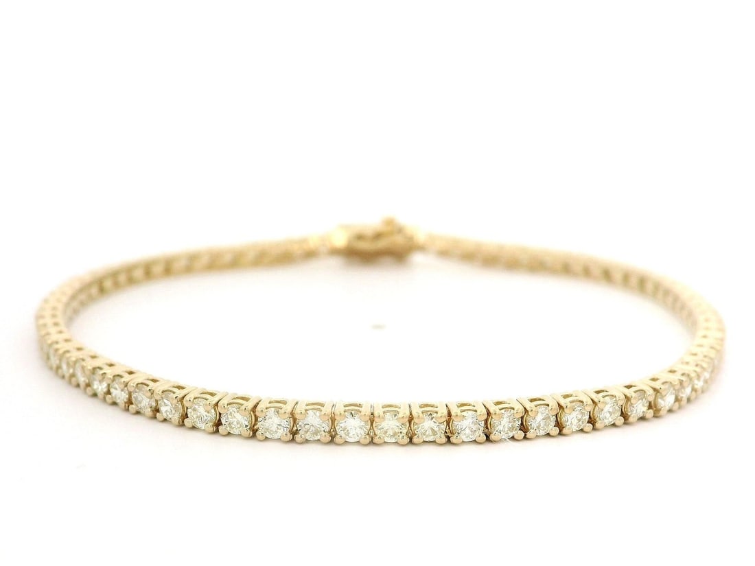 14k Yellow Gold 2.63ctw Diamond Tennis Bracelet Natural Brilliant Cut: 14k Yellow Gold 2.63ctw Diamond Tennis Bracelet Natural Brilliant Cut This elegant tennis bracelet features 68 natural round brilliant cut diamonds, prong set in solid 14k yellow gold. The diamonds di