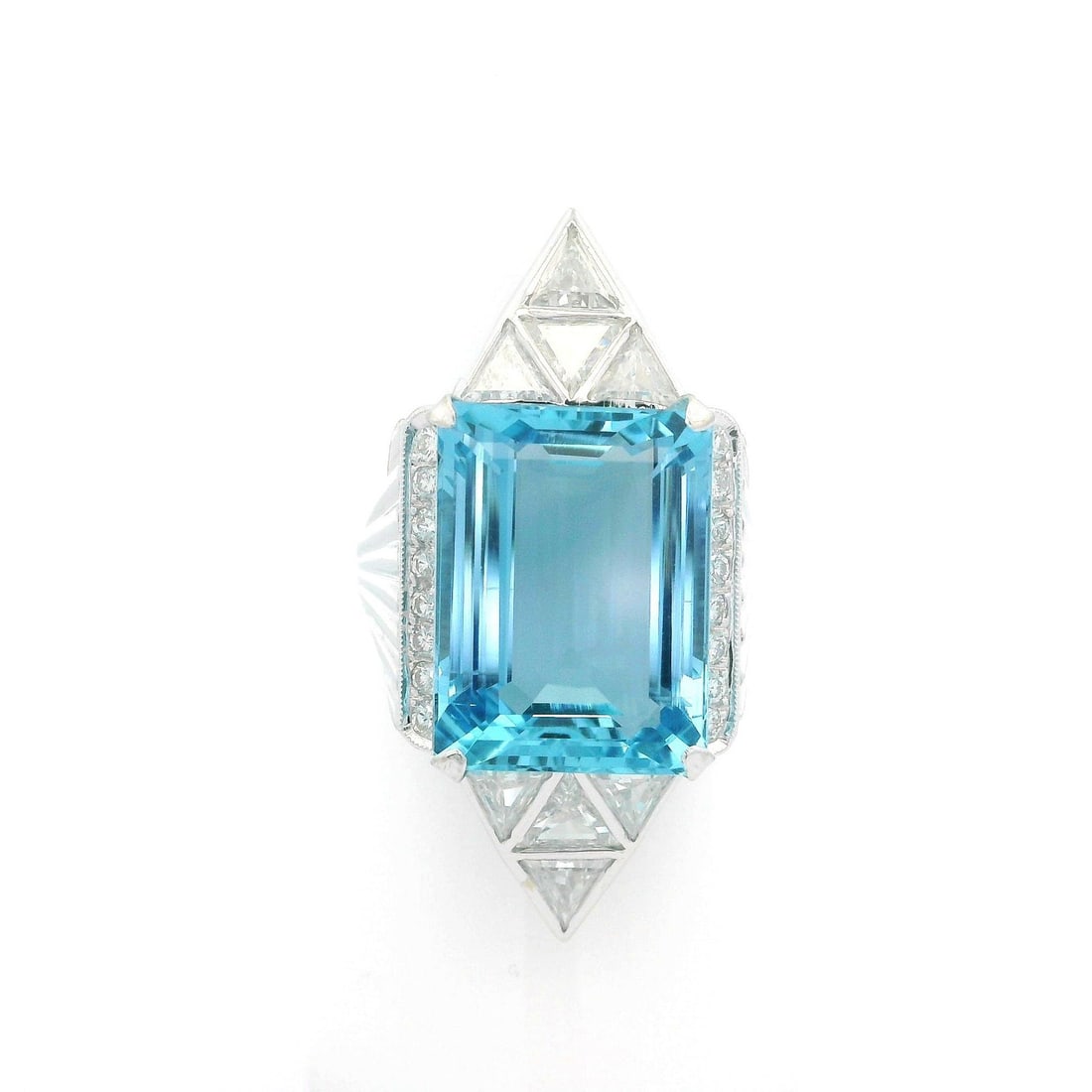 14k White Gold GIA Certified 12.40ct Aquamarine Diamond Ring: 14k White Gold GIA Certified 12.40ct Aquamarine Diamond Ring This exquisite ring showcases a stunning natural aquamarine at its center, featuring an octagonal step cut that measures approximately 15.7