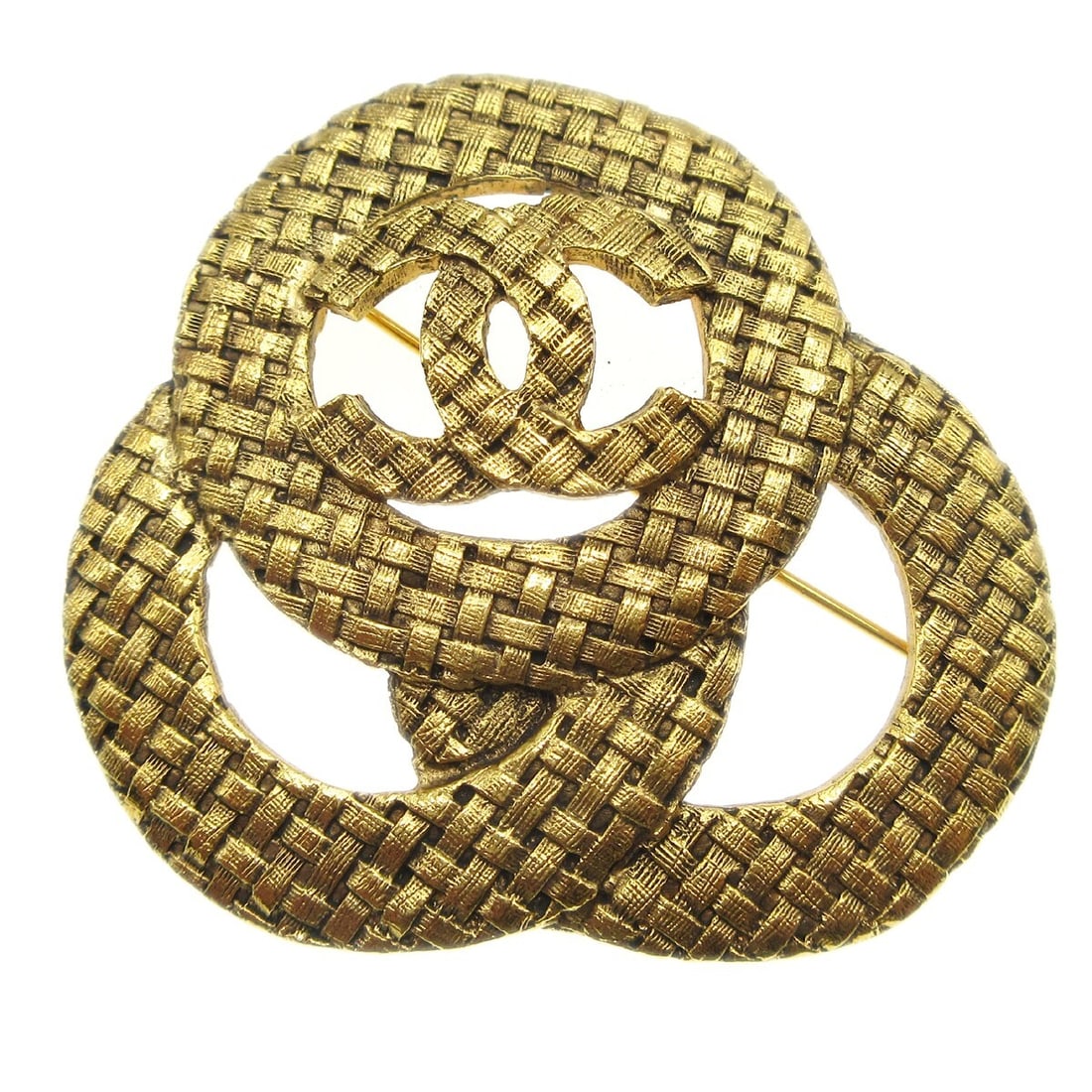 CHANEL Gold Plated Brooch Pin France 1255 29: CHANEL Gold Plated Brooch Pin France 1255 29 Gold-plated Chanel brooch pin made in France. This corsage-style brooch comes with its box and shows reasonable wear and tear with dirt noted from prior us