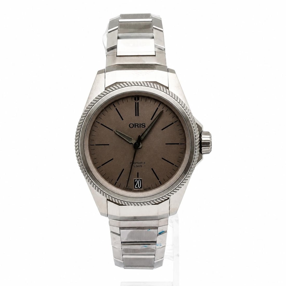 Oris ProPilot X Titanium 39mm Automatic Grey Dial Men's Watch: Oris ProPilot X Titanium 39mm Automatic Grey Dial Men's Watch This Oris ProPilot X men's wristwatch features a 39mm brushed titanium case with a matching titanium bracelet and a grey dial. The watch i