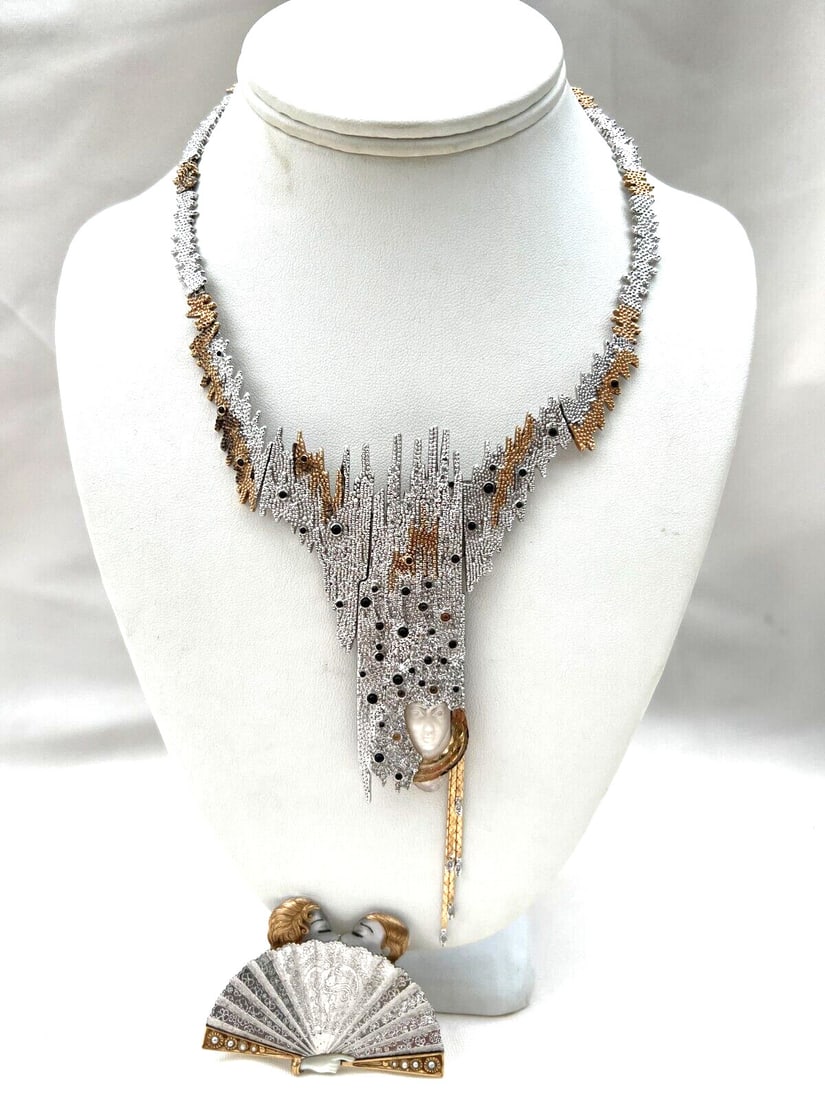 Erte 14K Gold Diamond Mother of Pearl Jewelry Set with Velvet Box: Erte 14K Gold Diamond Mother of Pearl Jewelry Set with Velvet Box This exquisite jewelry set by Erte features a stunning convertible necklace and brooch ensemble crafted from a blend of luxurious mate