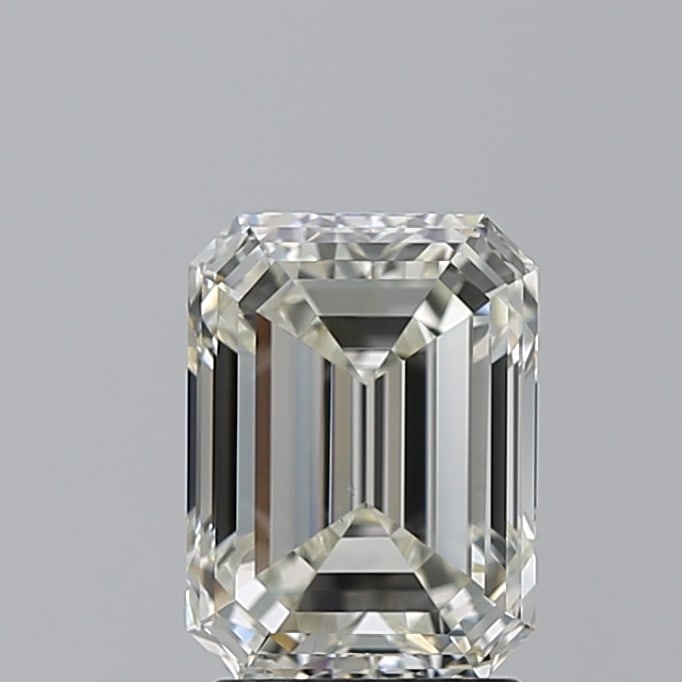 Loose Diamond - EMERALD 2.52ct J VS2: Loose Diamond - EMERALD 2.52ct J VS2 Source: Natural Mined Diamond Shape: EMERALD Carats: 2.52 Color: J Clarity: VS2 Certification: GIA Condition: Pre-Owned PLEASE NOTE: Framed, Large, or heavy items 