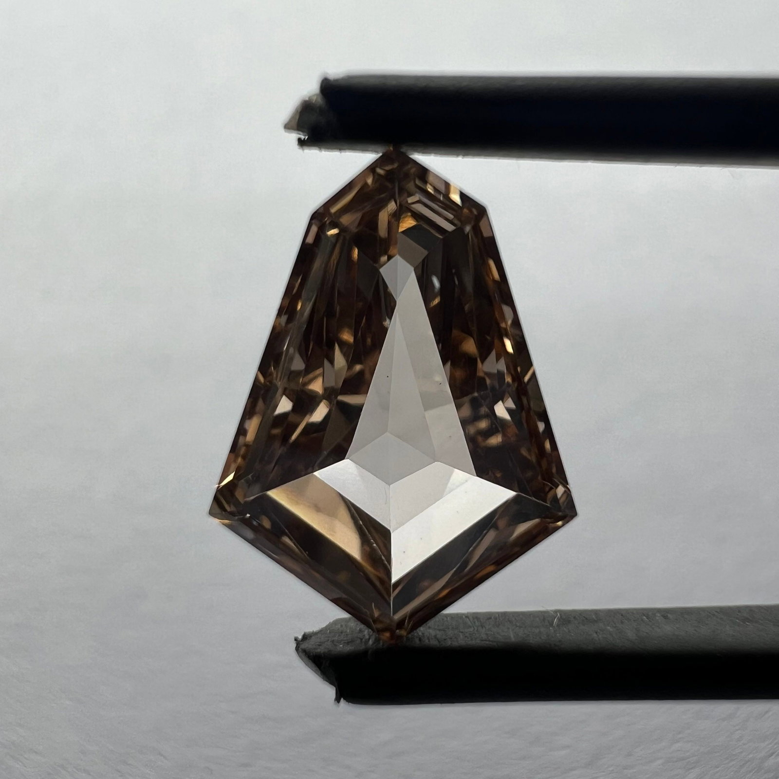 Loose Diamond - KITE 1.81ct Brown VS1: Loose Diamond - KITE 1.81ct Brown VS1 Source: This is a real non-mined Diamond that has been grown in a lab Shape: KITE Carats: 1.81 Color: Brown Certification: NONE PLEASE NOTE: Framed, Large, or hea