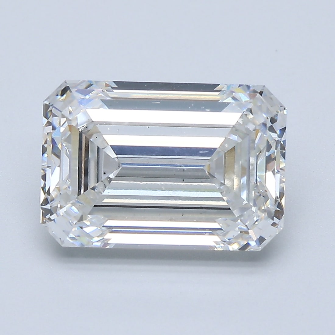 Loose Diamond - EMERALD 5.17ct E VS2: Loose Diamond - EMERALD 5.17ct E VS2 Source: This is a real non-mined Diamond that has been grown in a lab Shape: EMERALD Carats: 5.17 Color: E Clarity: VS2 Certification: IGI Condition: Pre-Owned PLE
