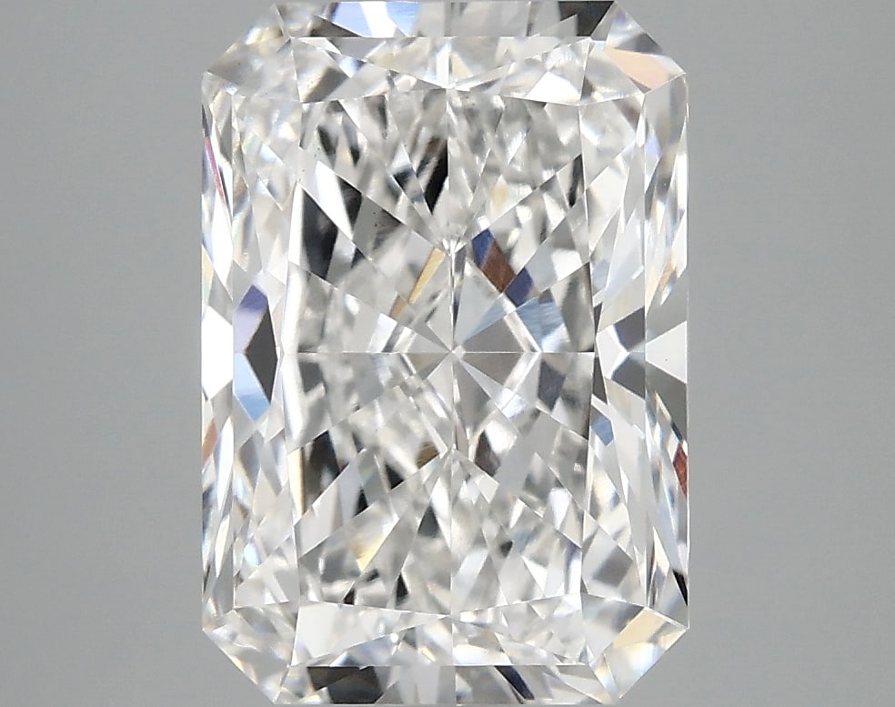Loose Diamond - RADIANT 4.19ct E VS1: Loose Diamond - RADIANT 4.19ct E VS1 Source: This is a real non-mined Diamond that has been grown in a lab Shape: RADIANT Carats: 4.19 Color: E Clarity: VS1 Certification: IGI Condition: Pre-Owned