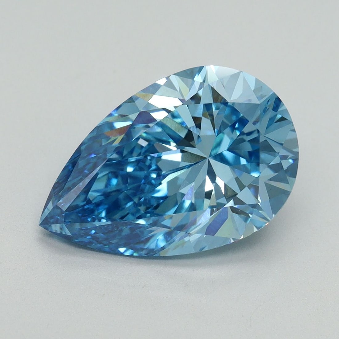 Loose Diamond - PEAR 4.26ct Fancy Vivid Blue VS1: Loose Diamond - PEAR 4.26ct Fancy Vivid Blue VS1 Source: This is a real non-mined Diamond that has been grown in a lab Shape: PEAR Carats: 4.26 Color: Fancy Vivid Blue Certification: IGI Video: