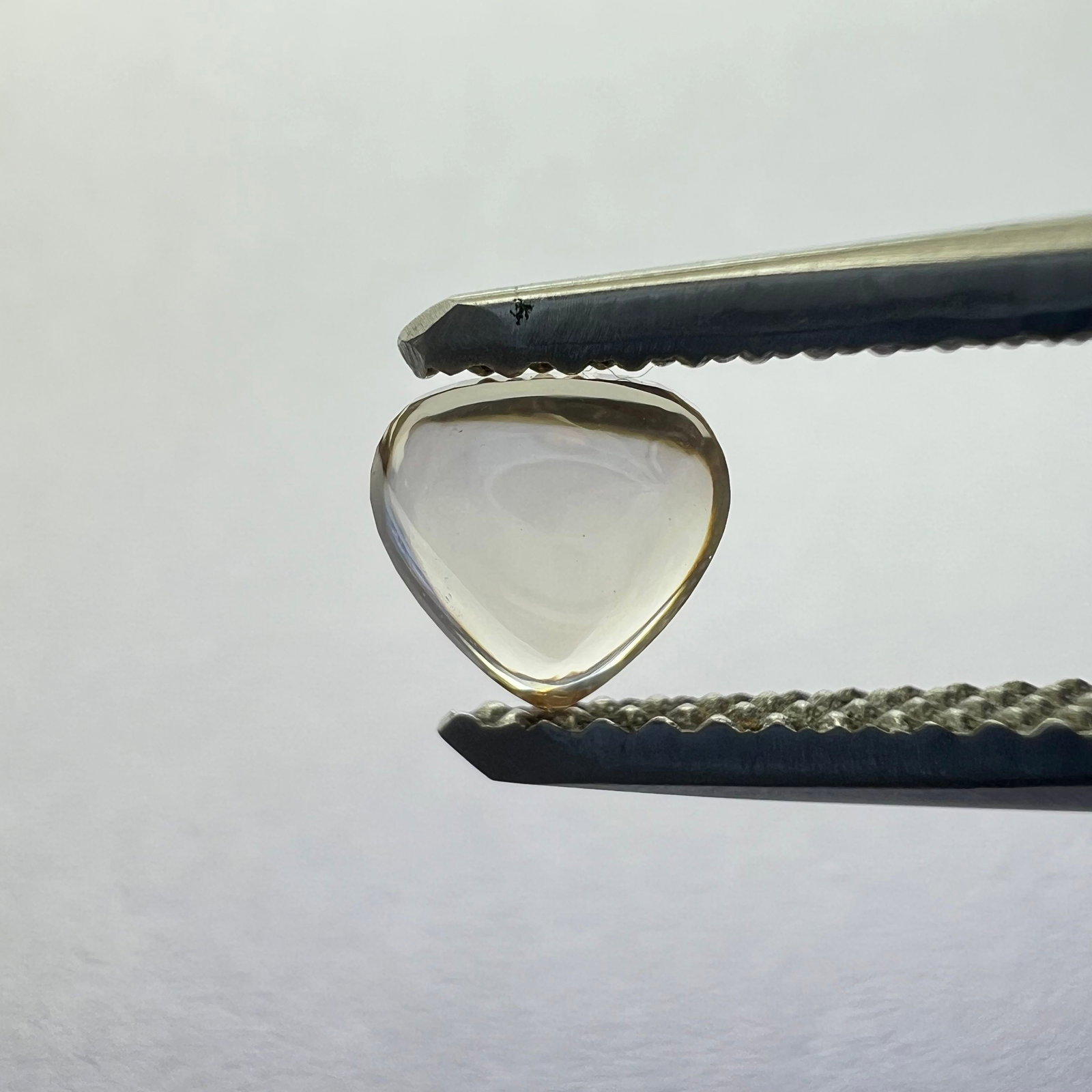 Loose Diamond - HEART 0.47ct Champagne VS1: Loose Diamond - HEART 0.47ct Champagne VS1 Source: This is a real non-mined Diamond that has been grown in a lab Shape: HEART Carats: 0.47 Color: Champagne Certification: NONE PLEASE NOTE: Framed, Lar