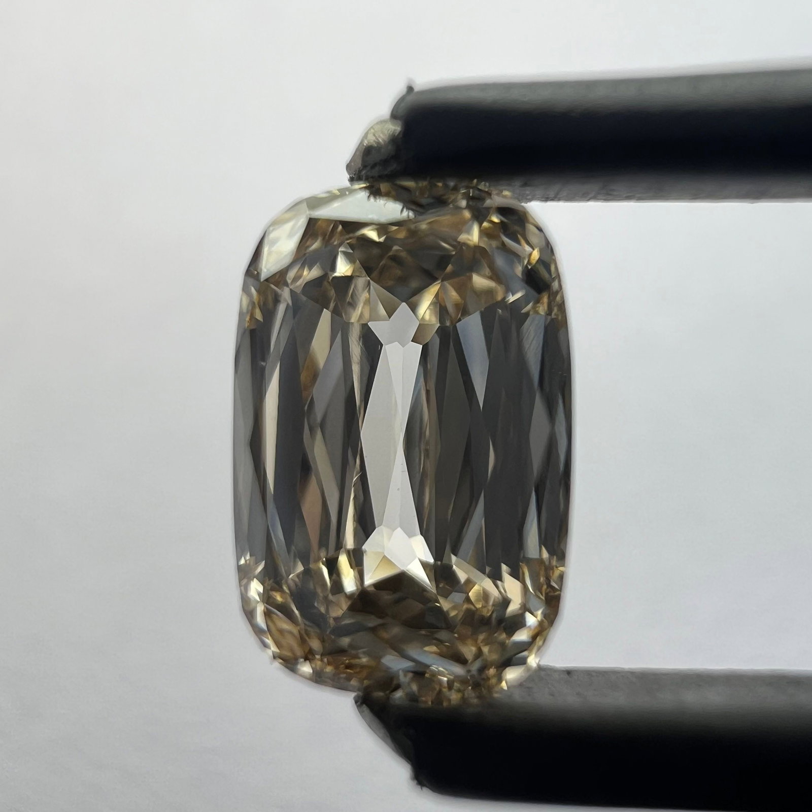 Loose Diamond - CUSHION BRILLIANT 0.89ct Brown VS1: Loose Diamond - CUSHION BRILLIANT 0.89ct Brown VS1 Source: This is a real non-mined Diamond that has been grown in a lab Shape: CUSHION BRILLIANT Carats: 0.89 Color: Brown Certification: NONE PLEASE N