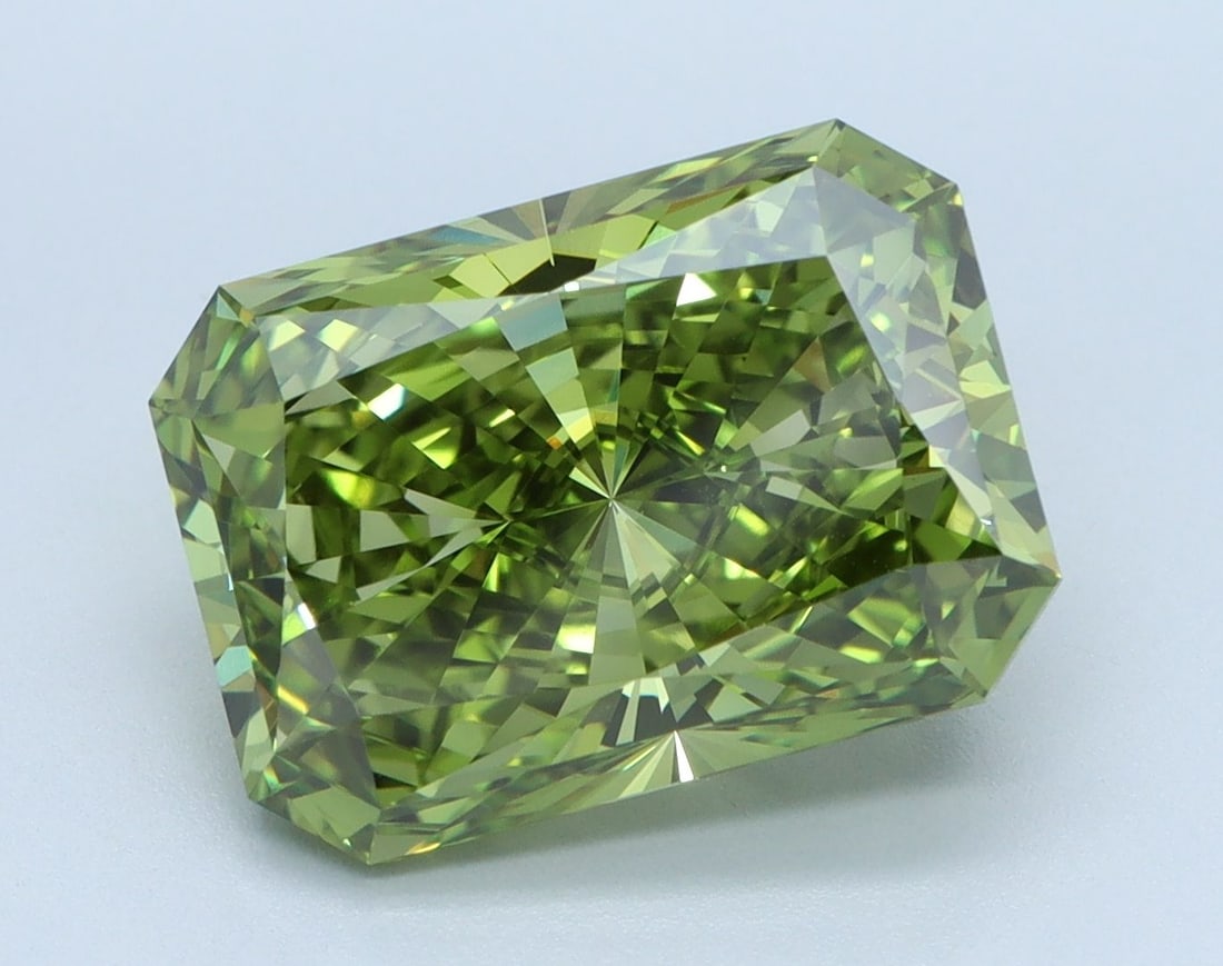 Loose Diamond - RADIANT 5.0ct Fancy Vivid Green VVS2: Loose Diamond - RADIANT 5.0ct Fancy Vivid Green VVS2 Source: This is a real non-mined Diamond that has been grown in a lab Shape: RADIANT Carats: 5.0 Color: Fancy Vivid Green Certification: IGI Video: