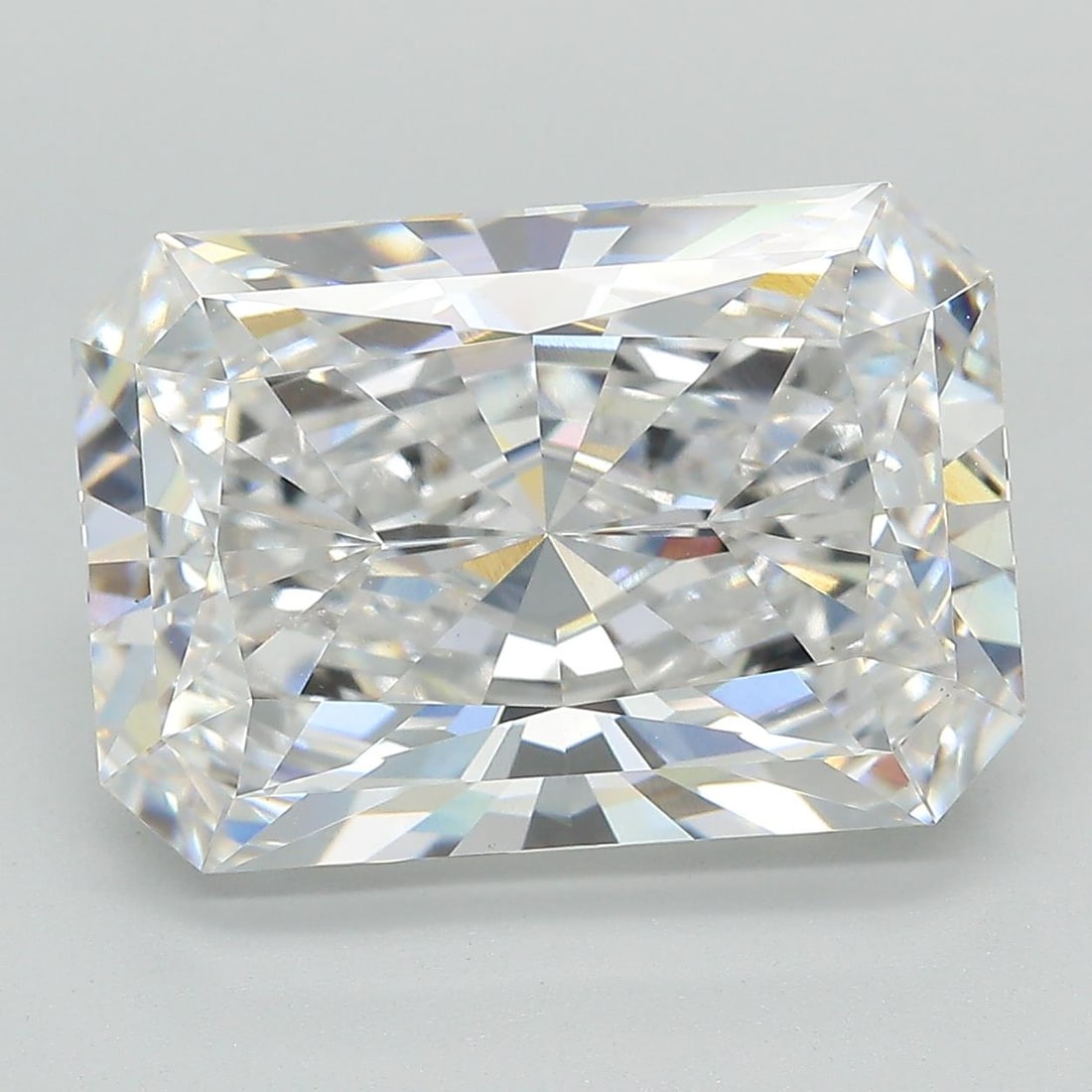 Loose Diamond - RADIANT 9.27ct E VS1: Loose Diamond - RADIANT 9.27ct E VS1 Source: This is a real non-mined Diamond that has been grown in a lab Shape: RADIANT Carats: 9.27 Color: E Clarity: VS1 Certification: GIA Condition: Pre-Owned PLE