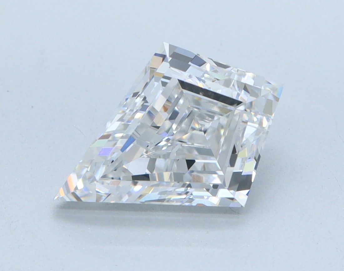 Loose Diamond - KITE 2ct D VVS2: Loose Diamond - KITE 2ct D VVS2 Source: This is a real non-mined Diamond that has been grown in a lab Shape: KITE Carats: 2 Color: D Clarity: VVS2 Certification: IGI Condition: Pre-Owned PLEASE NOTE: 