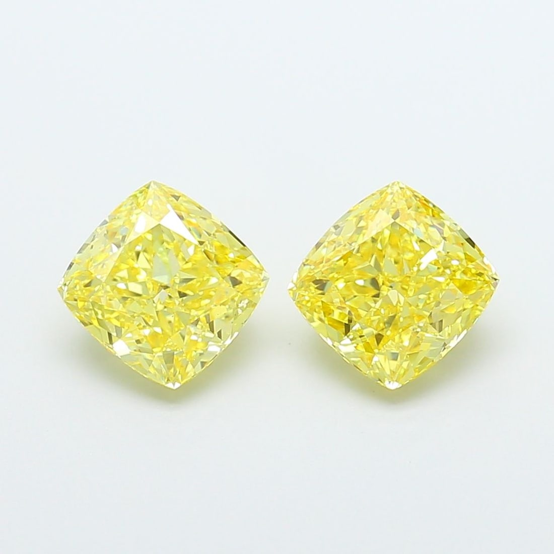 Loose Diamond - CUSHION MODIFIED 2.19ct Fancy Vivid Yellow VS1: Loose Diamond - CUSHION MODIFIED 2.19ct Fancy Vivid Yellow VS1 Source: This is a real non-mined Diamond that has been grown in a lab Shape: CUSHION MODIFIED Carats: 2.19 Color: Fancy Vivid Yellow Cert
