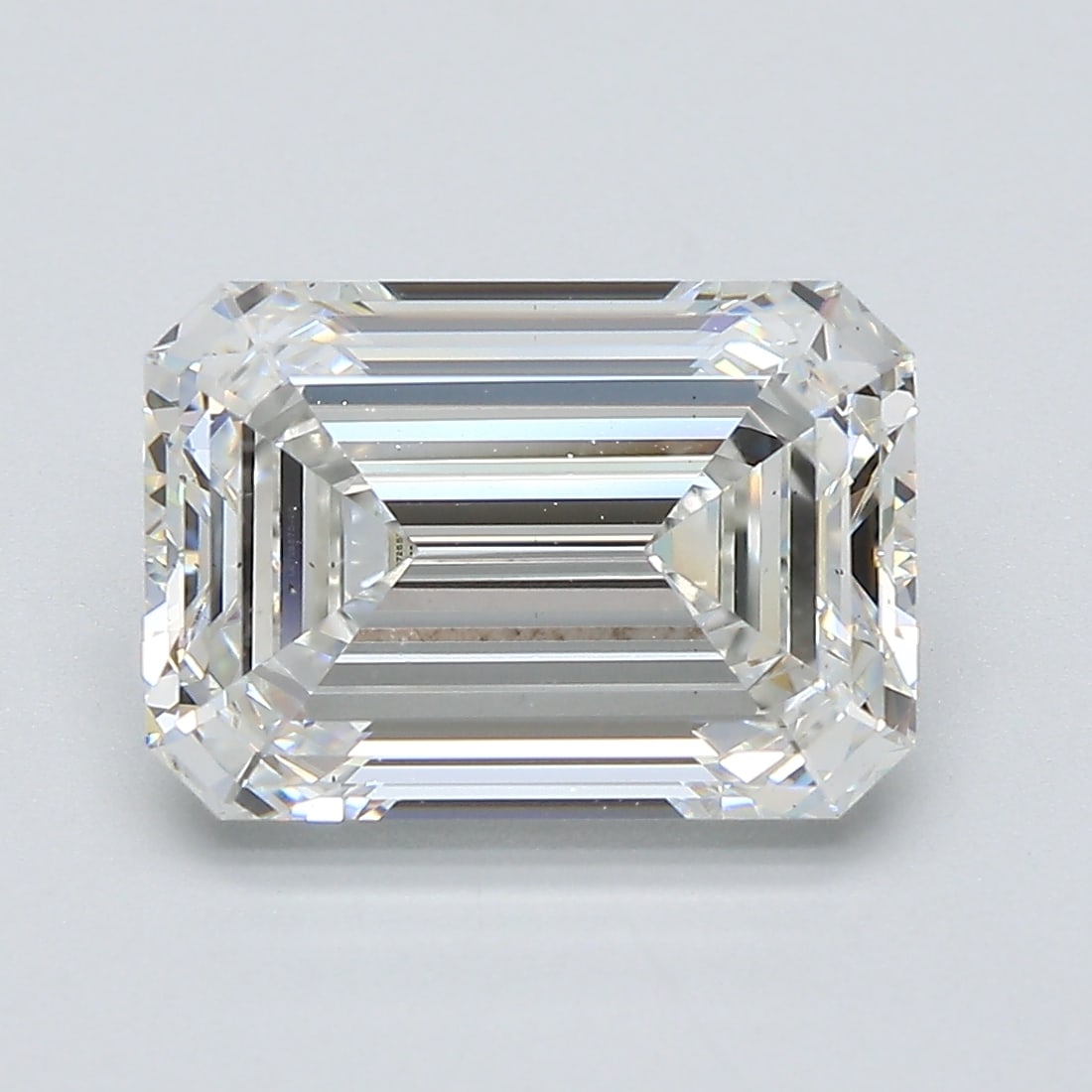 Loose Diamond - EMERALD 4.09ct F VS2: Loose Diamond - EMERALD 4.09ct F VS2 Source: This is a real non-mined Diamond that has been grown in a lab Shape: EMERALD Carats: 4.09 Color: F Clarity: VS2 Certification: IGI Condition: Pre-Owned PLE