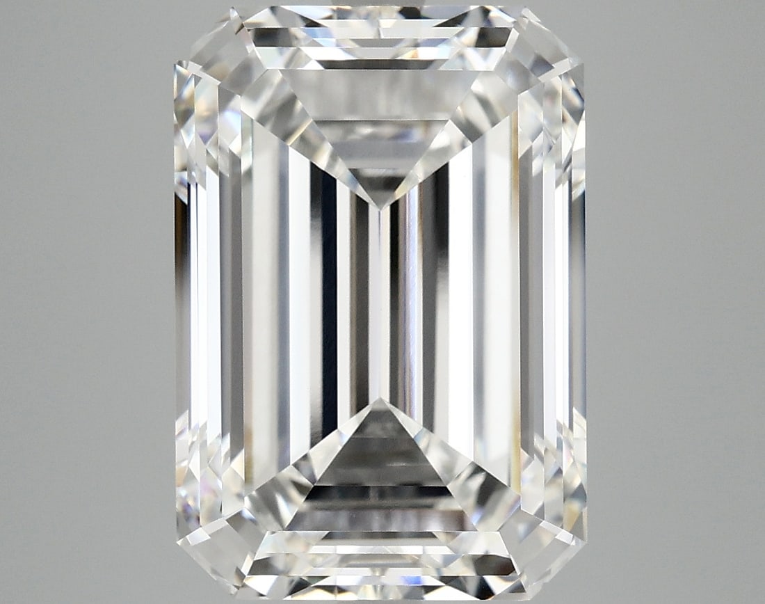 Loose Diamond - EMERALD 9.27ct E VVS2: Loose Diamond - EMERALD 9.27ct E VVS2 Source: This is a real non-mined Diamond that has been grown in a lab Shape: EMERALD Carats: 9.27 Color: E Clarity: VVS2 Certification: IGI Condition: Pre-Owned P