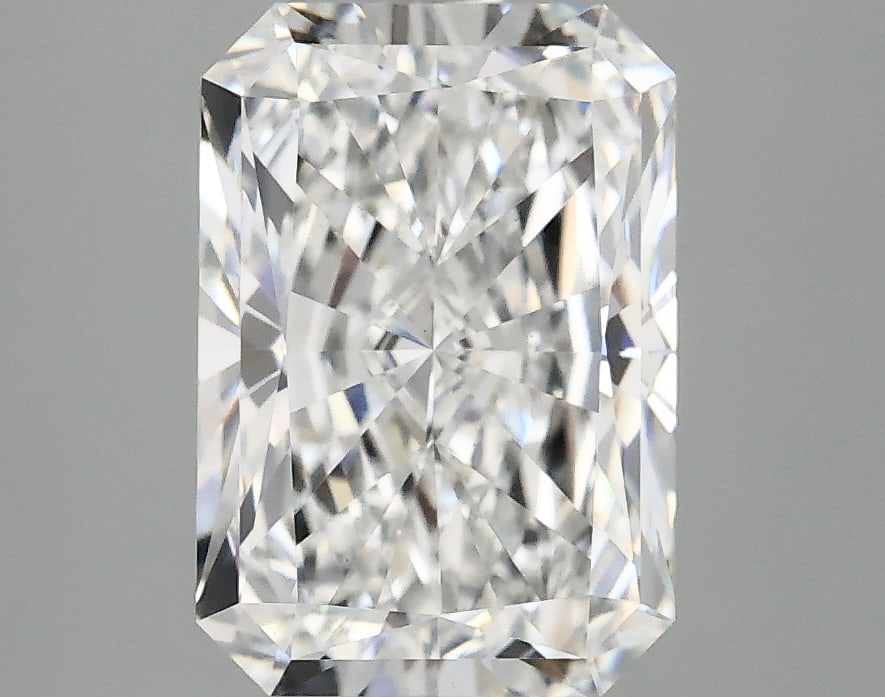 Loose Diamond - RADIANT 3.07ct E VS1: Loose Diamond - RADIANT 3.07ct E VS1 Source: This is a real non-mined Diamond that has been grown in a lab Shape: RADIANT Carats: 3.07 Color: E Clarity: VS1 Certification: IGI Condition: Pre-Owned PLE