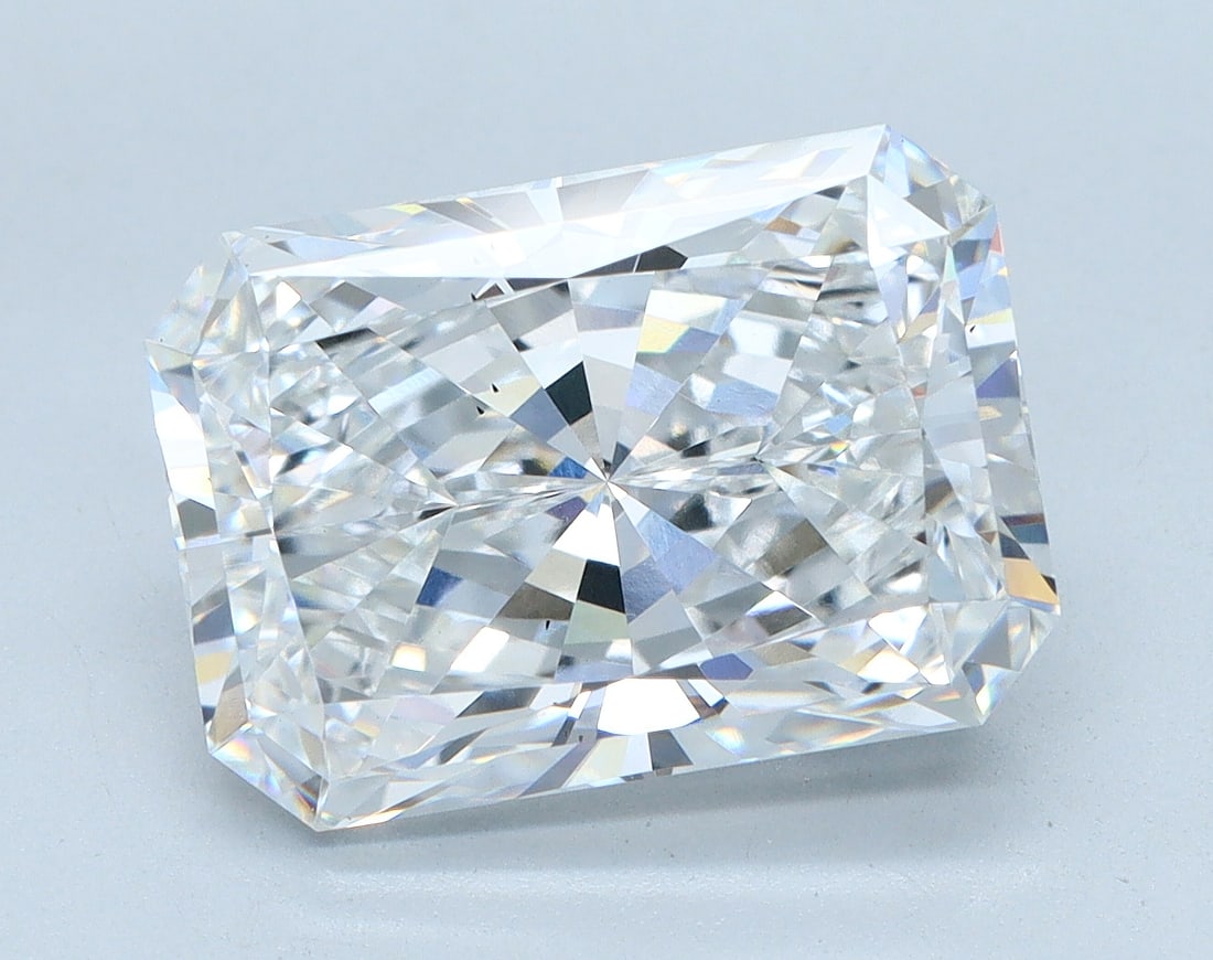 Loose Diamond - RADIANT 4.56ct E VS2: Loose Diamond - RADIANT 4.56ct E VS2 Source: This is a real non-mined Diamond that has been grown in a lab Shape: RADIANT Carats: 4.56 Color: E Clarity: VS2 Certification: IGI Condition: Pre-Owned PLE