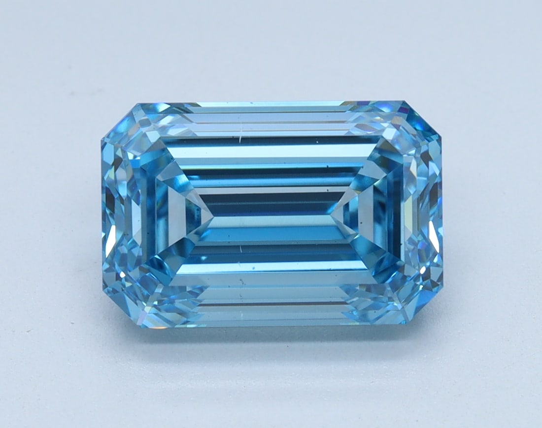 Loose Diamond - EMERALD 3.63ct BLUE VS1: Loose Diamond - EMERALD 3.63ct BLUE VS1 Source: This is a real non-mined Diamond that has been grown in a lab Shape: EMERALD Carats: 3.63 Color: BLUE Clarity: VS1 Certification: IGI Condition: Pre-Own