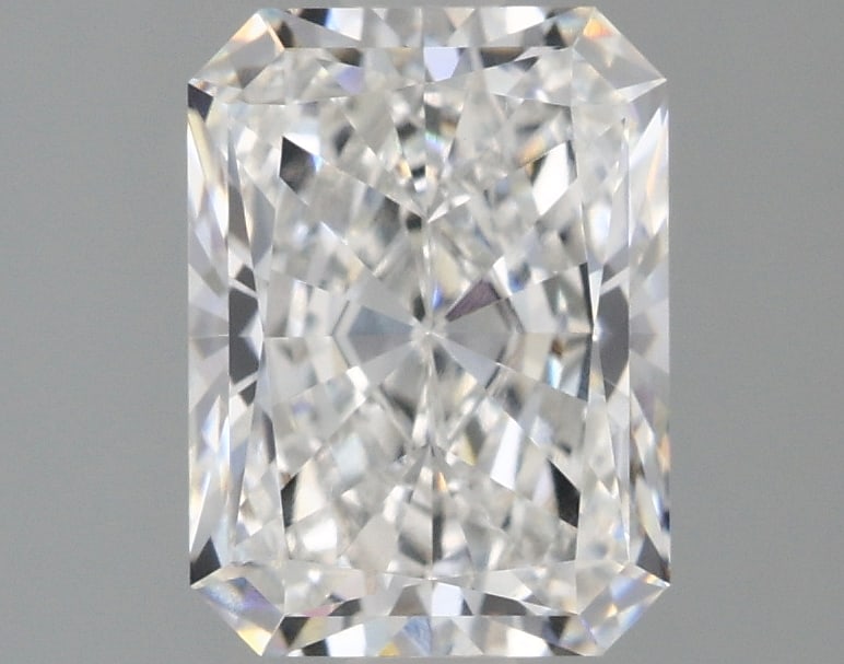 Loose Diamond - RADIANT 2.9ct D VS1: Loose Diamond - RADIANT 2.9ct D VS1 Source: This is a real non-mined Diamond that has been grown in a lab Shape: RADIANT Carats: 2.9 Color: D Clarity: VS1 Certification: IGI Condition: Pre-Owned PLEAS