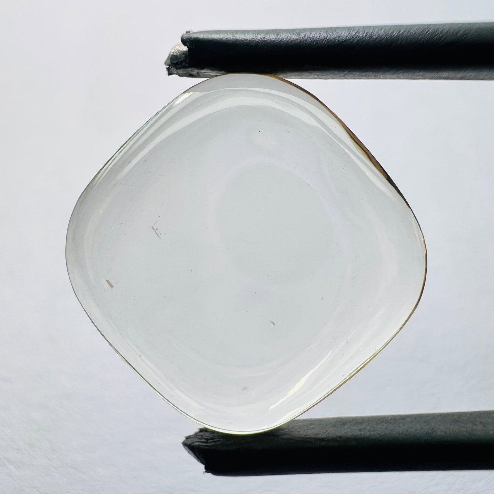 Loose Diamond - CUSHION BRILLIANT 4.8ct Brown VS2: Loose Diamond - CUSHION BRILLIANT 4.8ct Brown VS2 Source: This is a real non-mined Diamond that has been grown in a lab Shape: CUSHION BRILLIANT Carats: 4.8 Color: Brown Certification: NONE PLEASE NOT