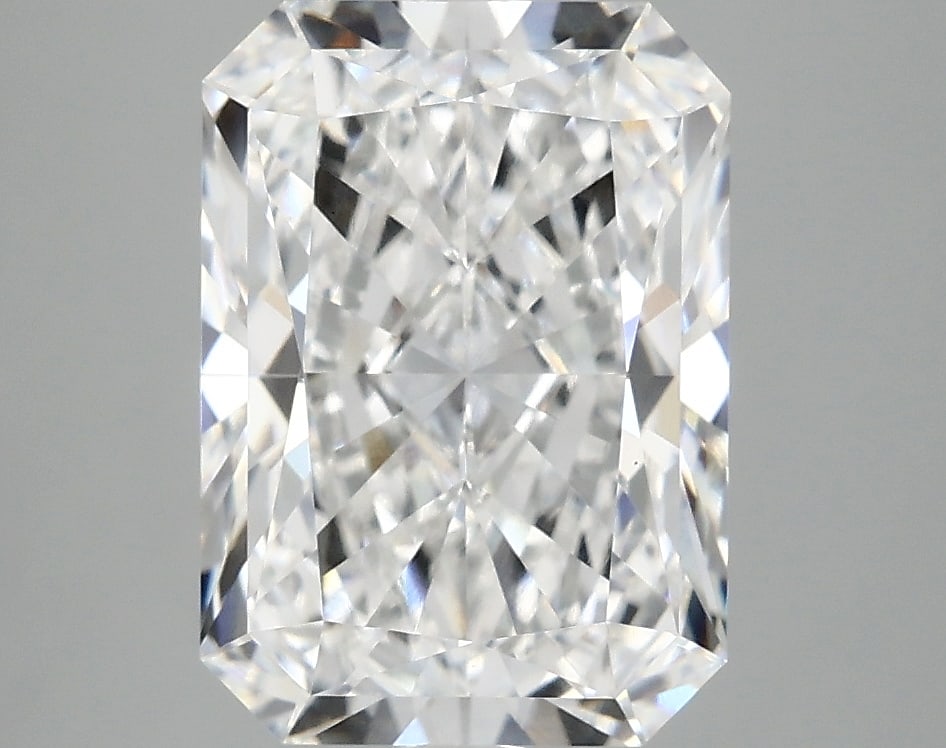 Loose Diamond - RADIANT 4.07ct D VS1: Loose Diamond - RADIANT 4.07ct D VS1 Source: This is a real non-mined Diamond that has been grown in a lab Shape: RADIANT Carats: 4.07 Color: D Clarity: VS1 Certification: IGI Condition: Pre-Owned PLE