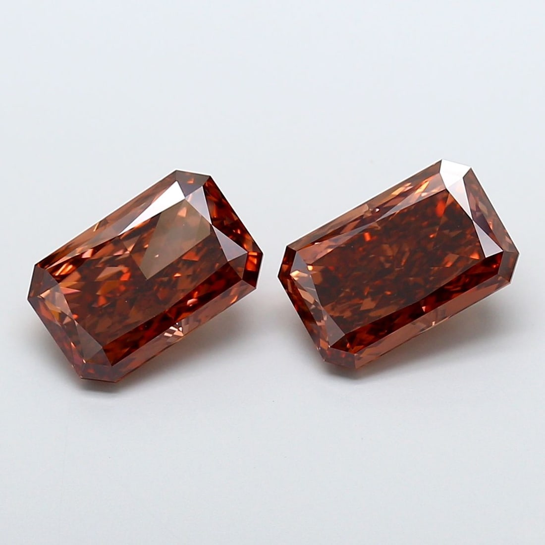 Loose Diamond - RADIANT 4.58ct Fancy Brown VS1: Loose Diamond - RADIANT 4.58ct Fancy Brown VS1 Source: This is a real non-mined Diamond that has been grown in a lab Shape: RADIANT Carats: 4.58 Color: Fancy Brown Certification: IGI PLEASE NOTE: Fram