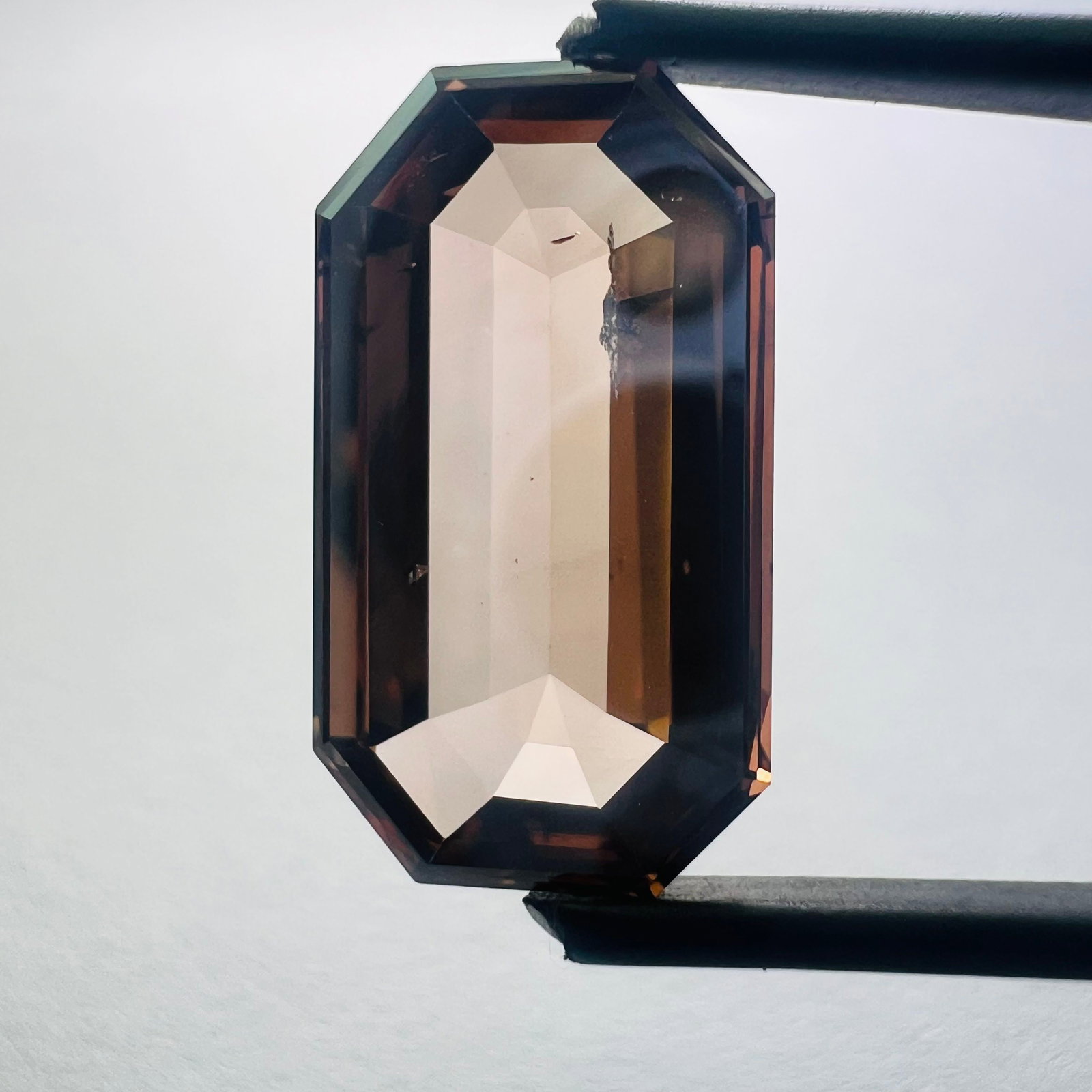 Loose Diamond - EMERALD 7.21ct Brown SI2: Loose Diamond - EMERALD 7.21ct Brown SI2 Source: This is a real non-mined Diamond that has been grown in a lab Shape: EMERALD Carats: 7.21 Color: Brown Certification: NONE PLEASE NOTE: Framed, Large, 