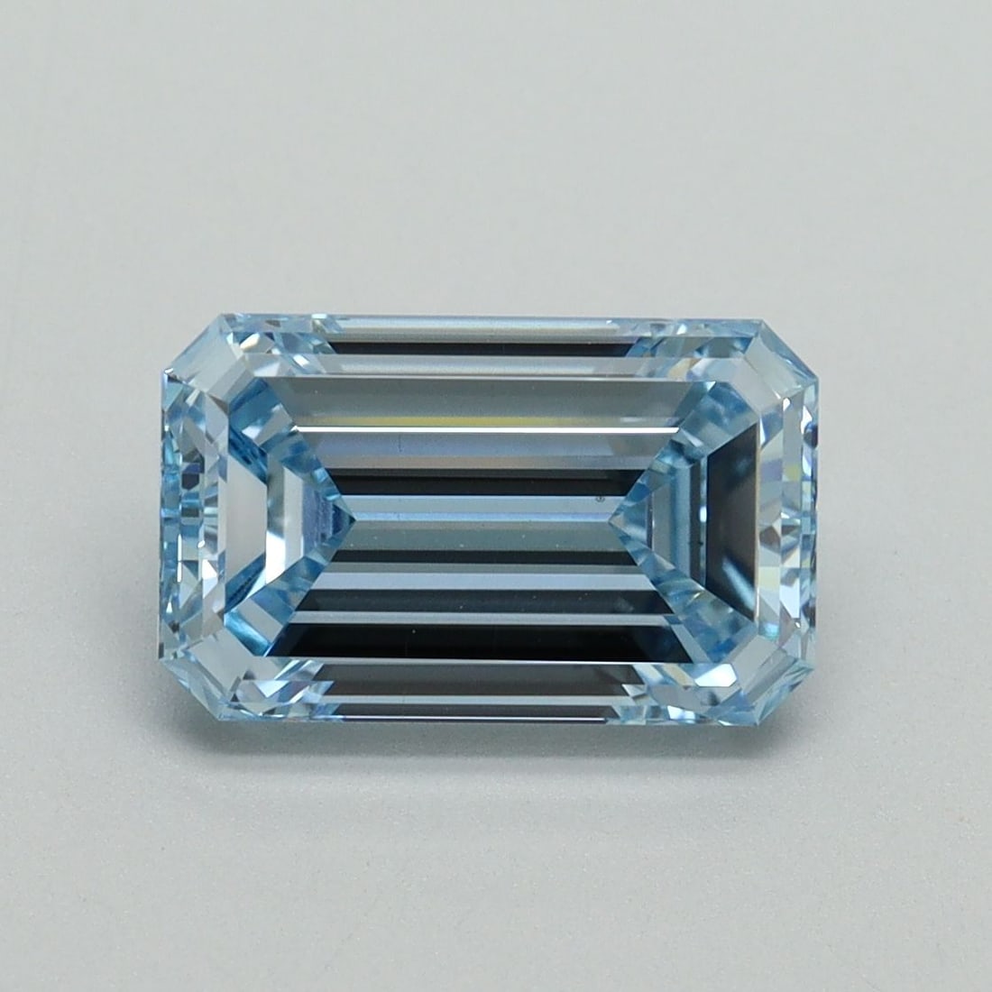 Loose Diamond - EMERALD 2.31ct Fancy Intense Blue VS1: Loose Diamond - EMERALD 2.31ct Fancy Intense Blue VS1 Source: This is a real non-mined Diamond that has been grown in a lab Shape: EMERALD Carats: 2.31 Color: Fancy Intense Blue Certification: IGI Vid