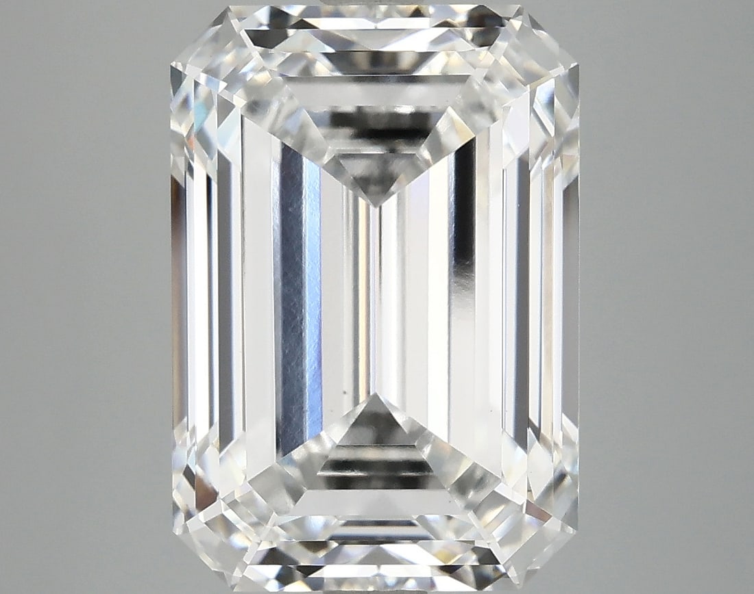 Loose Diamond - EMERALD 8.35ct E VVS2: Loose Diamond - EMERALD 8.35ct E VVS2 Source: This is a real non-mined Diamond that has been grown in a lab Shape: EMERALD Carats: 8.35 Color: E Clarity: VVS2 Certification: IGI Condition: Pre-Owned P