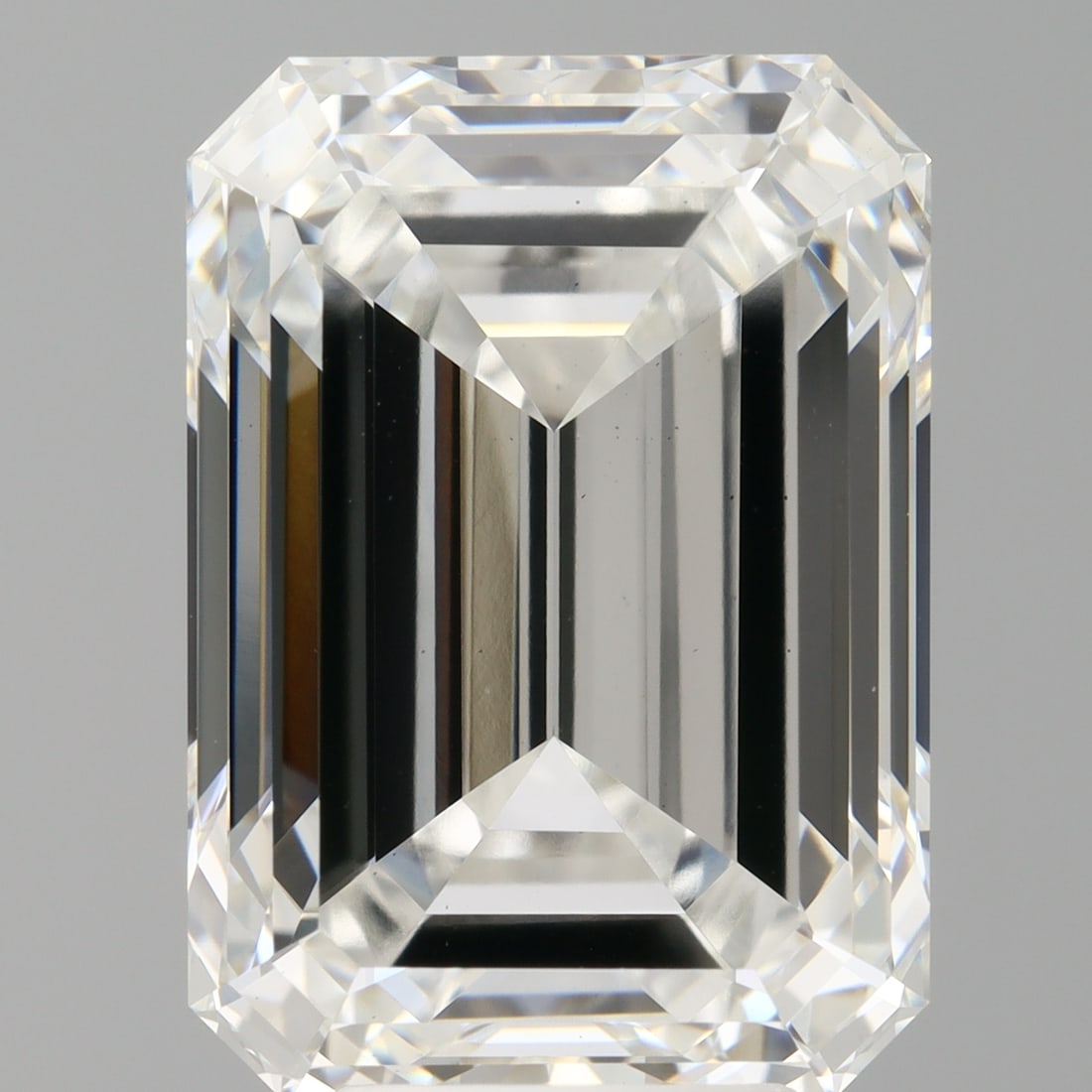 Loose Diamond - EMERALD 7.04ct E VS2: Loose Diamond - EMERALD 7.04ct E VS2 Source: This is a real non-mined Diamond that has been grown in a lab Shape: EMERALD Carats: 7.04 Color: E Clarity: VS2 Certification: IGI Condition: Pre-Owned PLE