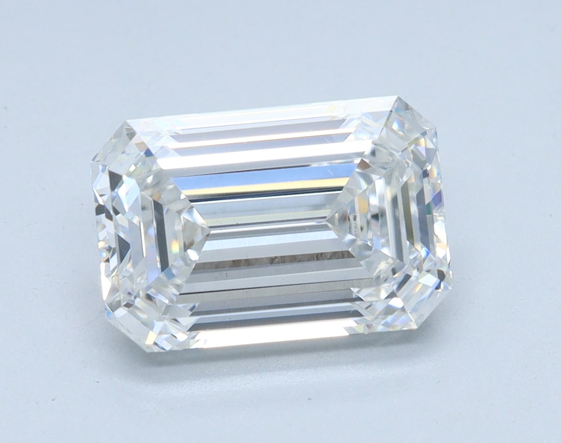 Loose Diamond - EMERALD 2.78ct E VS2: Loose Diamond - EMERALD 2.78ct E VS2 Source: This is a real non-mined Diamond that has been grown in a lab Shape: EMERALD Carats: 2.78 Color: E Clarity: VS2 Certification: IGI Condition: Pre-Owned PLE