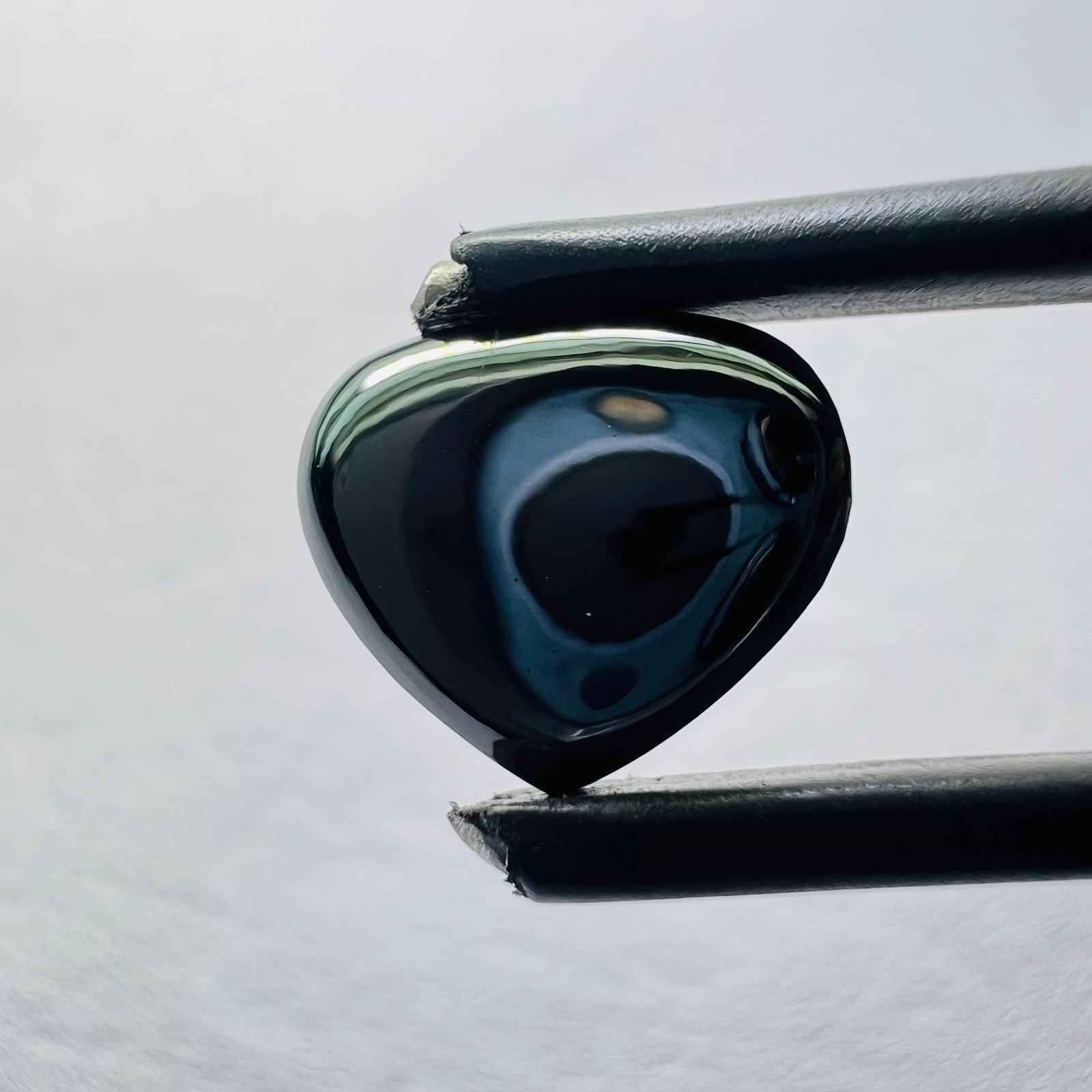 Loose Diamond - HEART 1.48ct Black I1: Loose Diamond - HEART 1.48ct Black I1 Source: This is a real non-mined Diamond that has been grown in a lab Shape: HEART Carats: 1.48 Color: Black Certification: NONE Video: