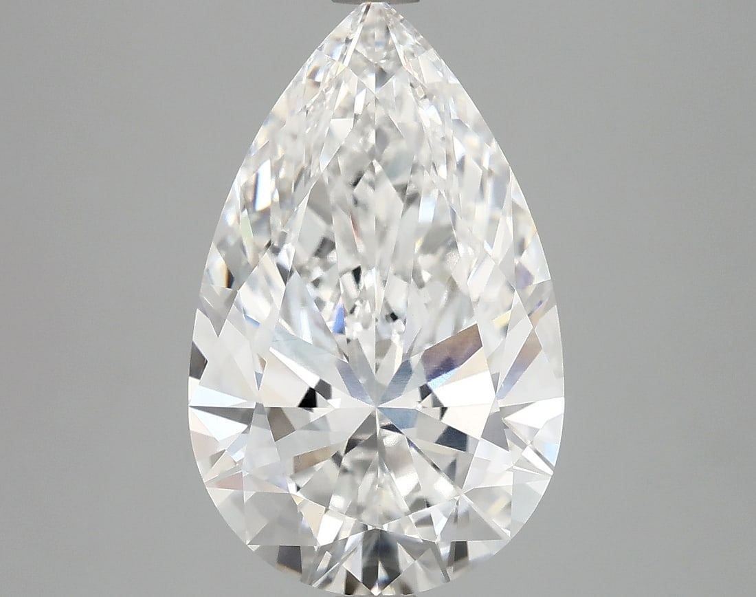 Loose Diamond - PEAR 4.42ct E VS1: Loose Diamond - PEAR 4.42ct E VS1 Source: This is a real non-mined Diamond that has been grown in a lab Shape: PEAR Carats: 4.42 Color: E Clarity: VS1 Certification: IGI Condition: Pre-Owned PLEASE NO