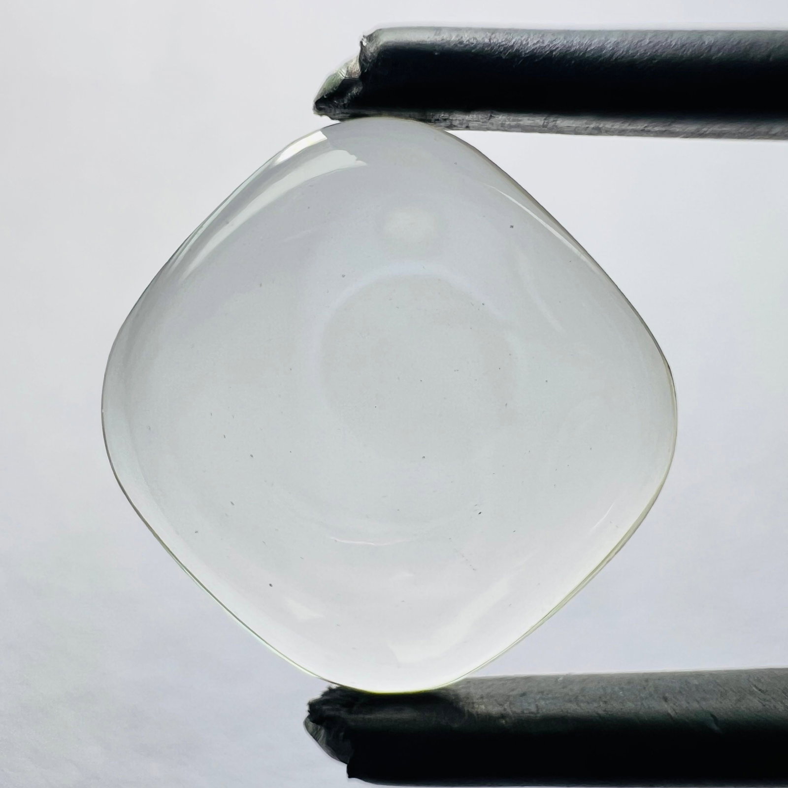 Loose Diamond - CUSHION BRILLIANT 2.31ct Brown VS1: Loose Diamond - CUSHION BRILLIANT 2.31ct Brown VS1 Source: This is a real non-mined Diamond that has been grown in a lab Shape: CUSHION BRILLIANT Carats: 2.31 Color: Brown Certification: NONE Video: