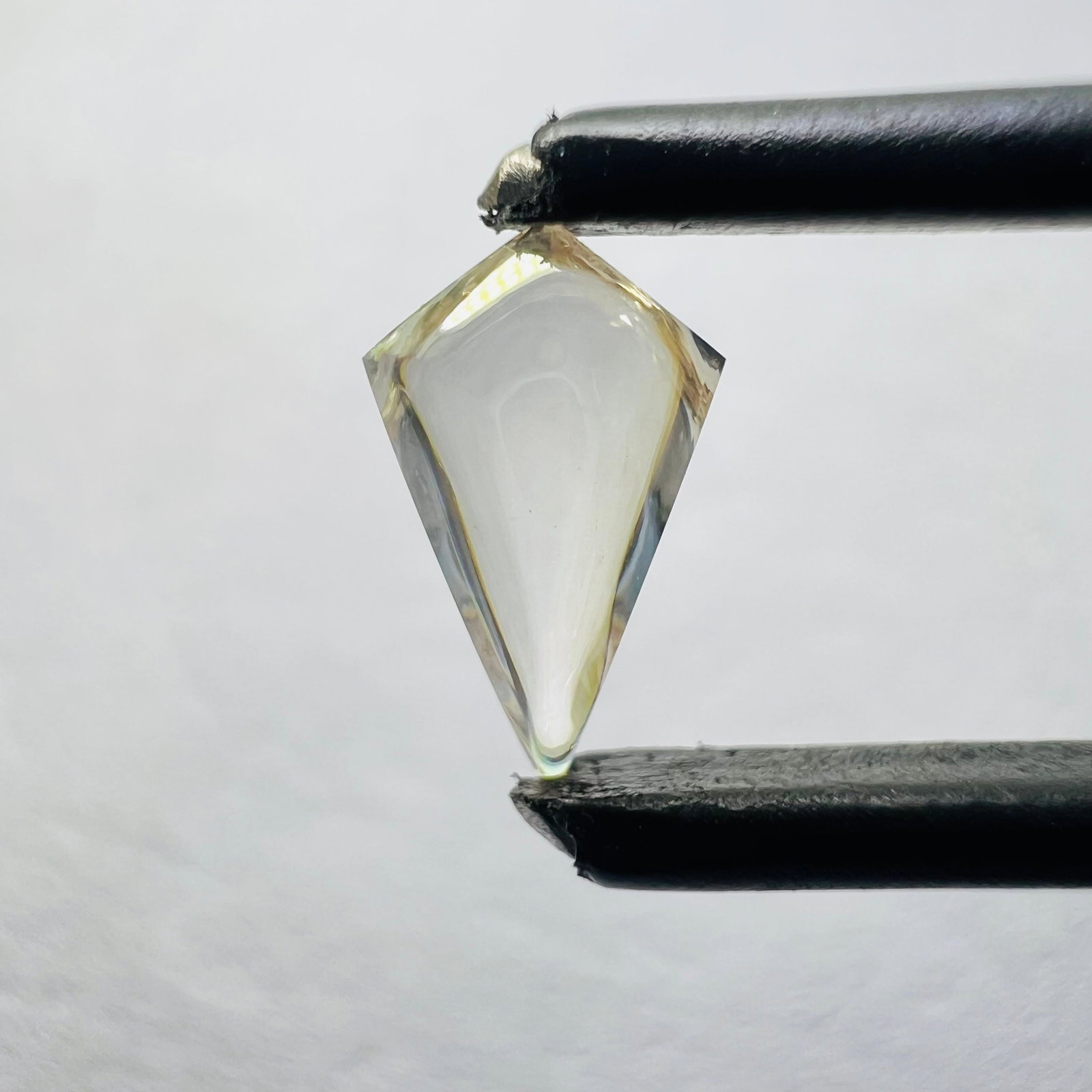 Loose Diamond - OTHER 0.59ct Pink VS1: Loose Diamond - OTHER 0.59ct Pink VS1 Source: This is a real non-mined Diamond that has been grown in a lab Shape: OTHER Carats: 0.59 Color: Pink Certification: NONE Video: