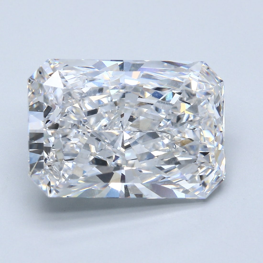 Loose Diamond - RADIANT 9.04ct F VS1: Loose Diamond - RADIANT 9.04ct F VS1 Source: This is a real non-mined Diamond that has been grown in a lab Shape: RADIANT Carats: 9.04 Color: F Clarity: VS1 Certification: GIA Condition: Pre-Owned PLE
