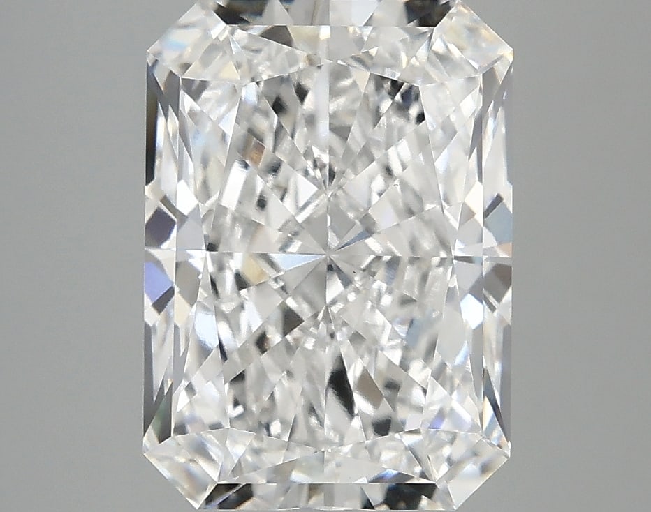 Loose Diamond - RADIANT 3.91ct D VS1: Loose Diamond - RADIANT 3.91ct D VS1 Source: This is a real non-mined Diamond that has been grown in a lab Shape: RADIANT Carats: 3.91 Color: D Clarity: VS1 Certification: IGI Condition: Pre-Owned PLE