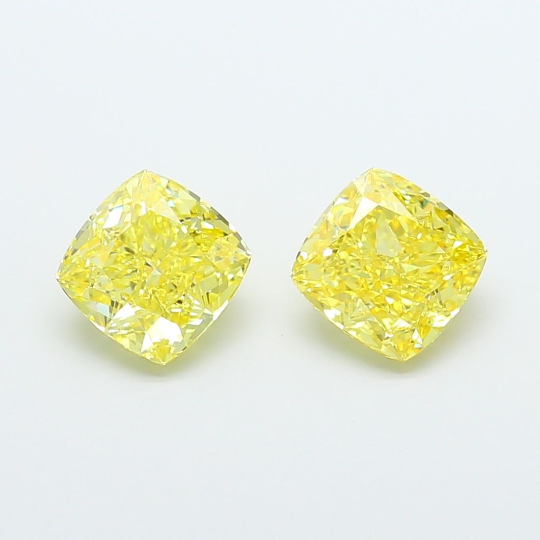 Loose Diamond - CUSHION MODIFIED 2.02ct Fancy Vivid Yellow VS1: Loose Diamond - CUSHION MODIFIED 2.02ct Fancy Vivid Yellow VS1 Source: This is a real non-mined Diamond that has been grown in a lab Shape: CUSHION MODIFIED Carats: 2.02 Color: Fancy Vivid Yellow Cert