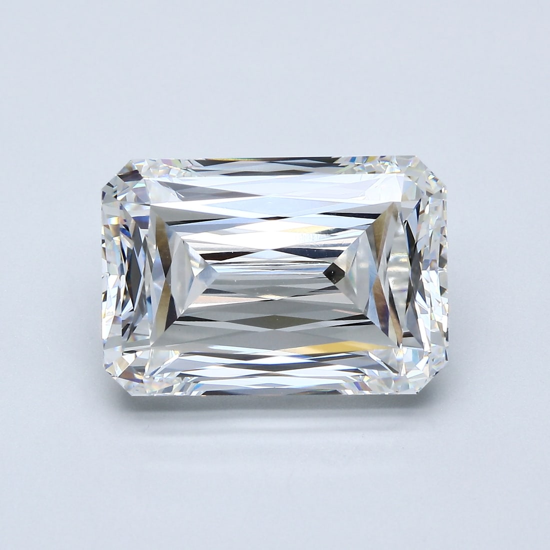 Loose Diamond - RADIANT 10.25ct E VVS2: Loose Diamond - RADIANT 10.25ct E VVS2 Source: This is a real non-mined Diamond that has been grown in a lab Shape: RADIANT Carats: 10.25 Color: E Clarity: VVS2 Certification: IGI Condition: Pre-Owned