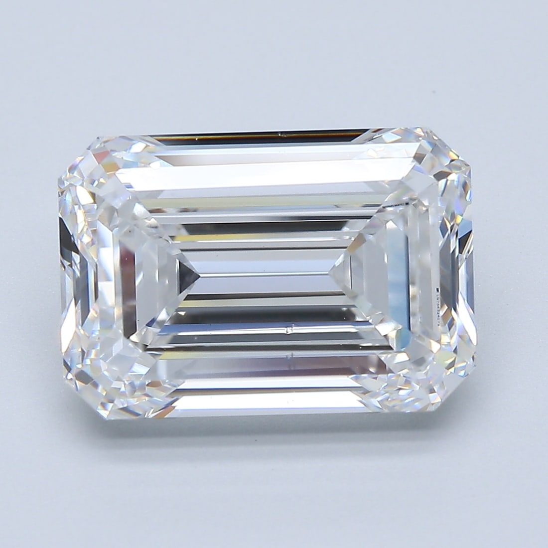 Loose Diamond - EMERALD 7.02ct D VS2: Loose Diamond - EMERALD 7.02ct D VS2 Source: This is a real non-mined Diamond that has been grown in a lab Shape: EMERALD Carats: 7.02 Color: D Clarity: VS2 Certification: IGI Condition: Pre-Owned PLE