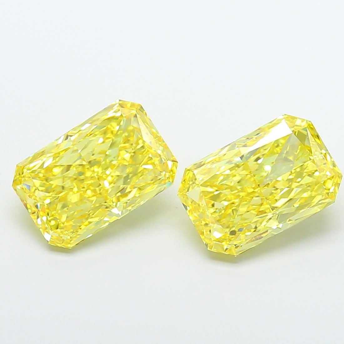 Loose Diamond - RADIANT 5.01ct Fancy Vivid Yellow VS1: Loose Diamond - RADIANT 5.01ct Fancy Vivid Yellow VS1 Source: This is a real non-mined Diamond that has been grown in a lab Shape: RADIANT Carats: 5.01 Color: Fancy Vivid Yellow Certification: IGI Vid