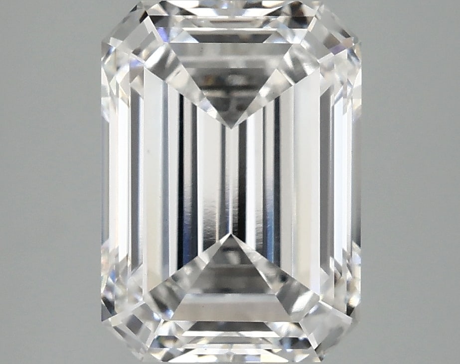 Loose Diamond - EMERALD 3.91ct E VVS2: Loose Diamond - EMERALD 3.91ct E VVS2 Source: This is a real non-mined Diamond that has been grown in a lab Shape: EMERALD Carats: 3.91 Color: E Clarity: VVS2 Certification: IGI Condition: Pre-Owned P