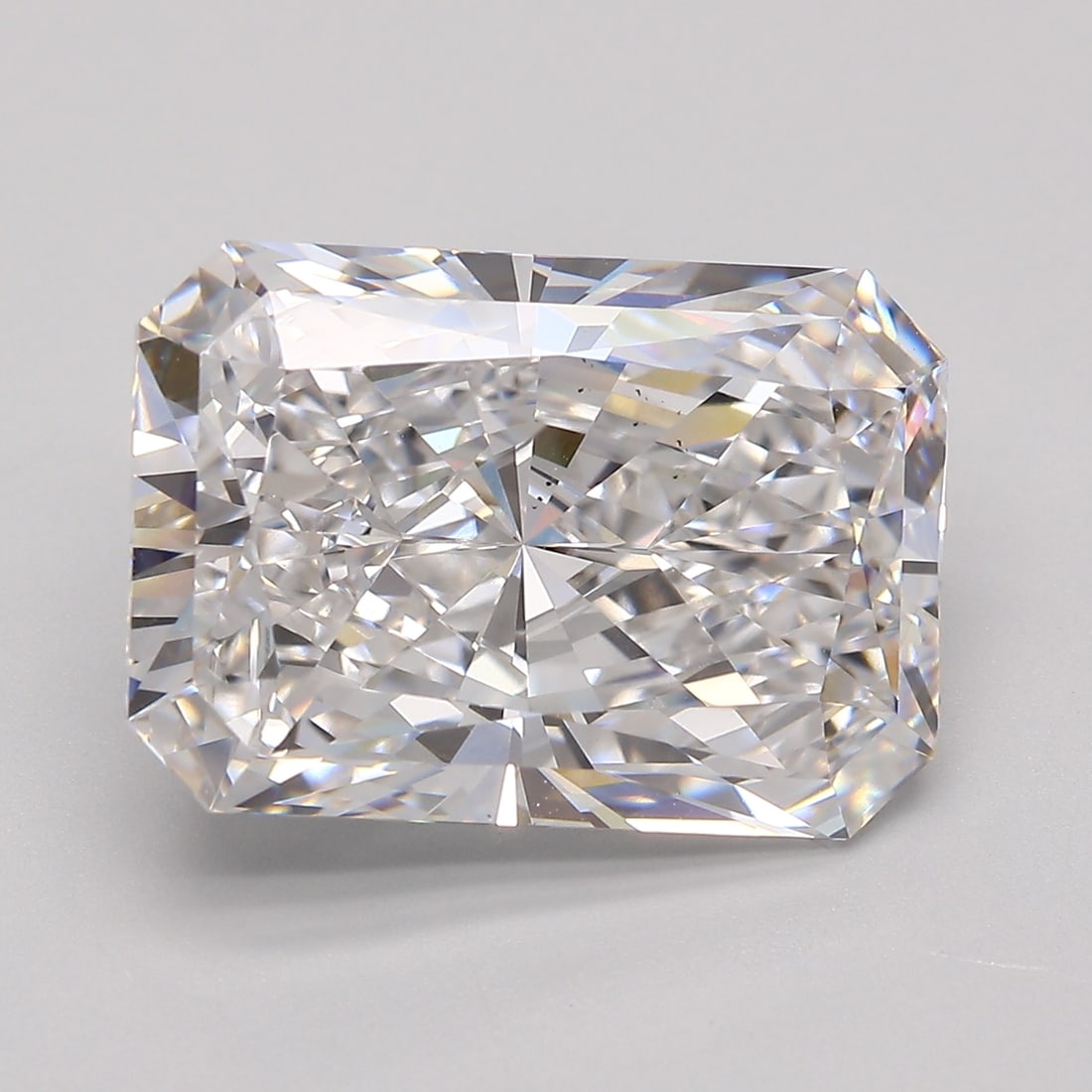 Loose Diamond - RADIANT 8.45ct F VVS2: Loose Diamond - RADIANT 8.45ct F VVS2 Source: This is a real non-mined Diamond that has been grown in a lab Shape: RADIANT Carats: 8.45 Color: F Clarity: VVS2 Certification: GIA Condition: Pre-Owned P